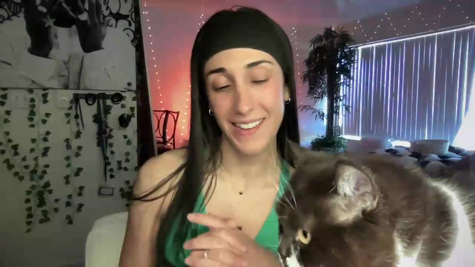 Gallery image thumbnail from LittlePersian's myfreecams stream on, 08/09/2026, 15:53 image 18 of 20