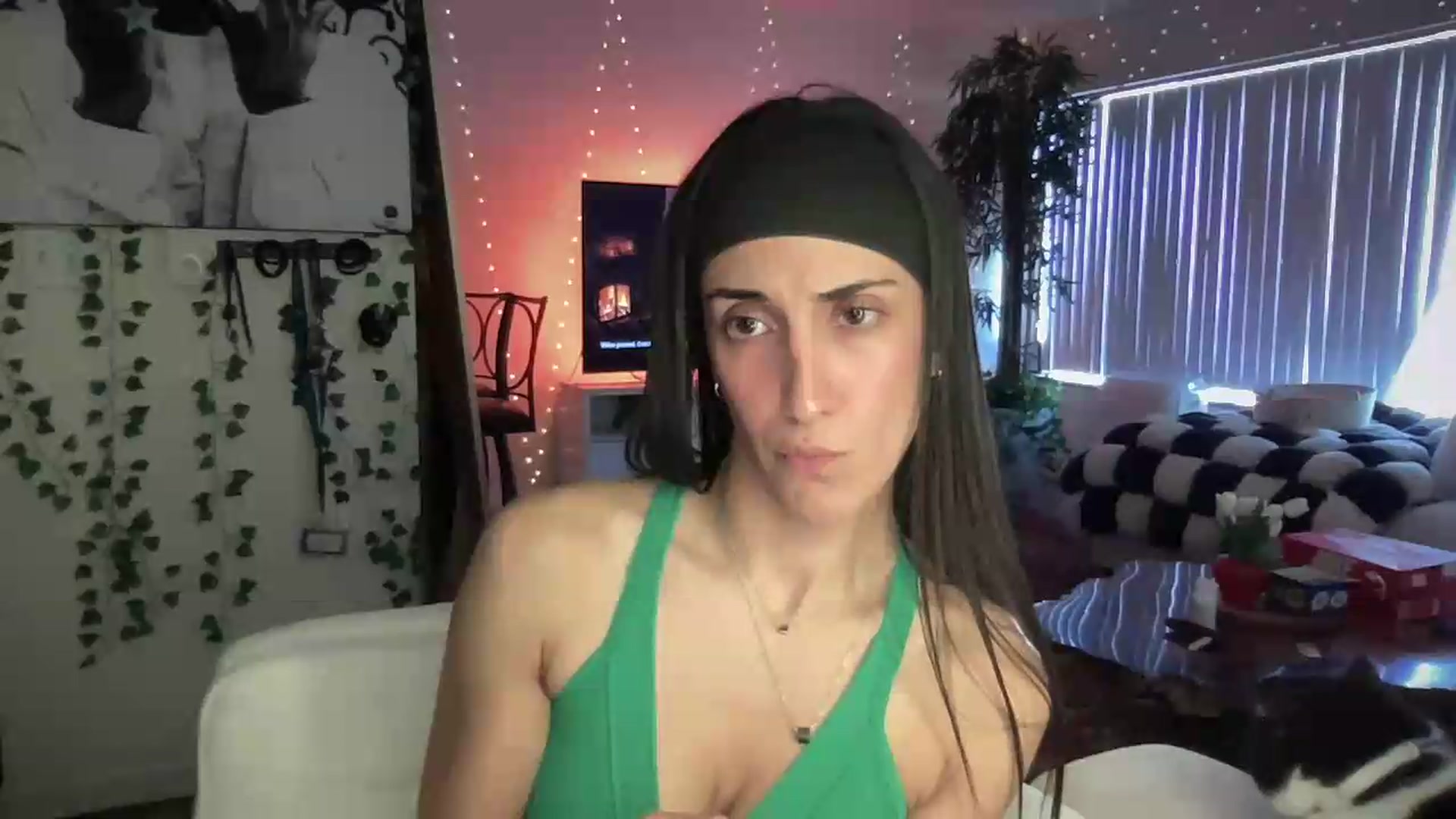 Gallery image thumbnail from LittlePersian's myfreecams stream on, 08/09/2026, 15:53 image 16 of 20