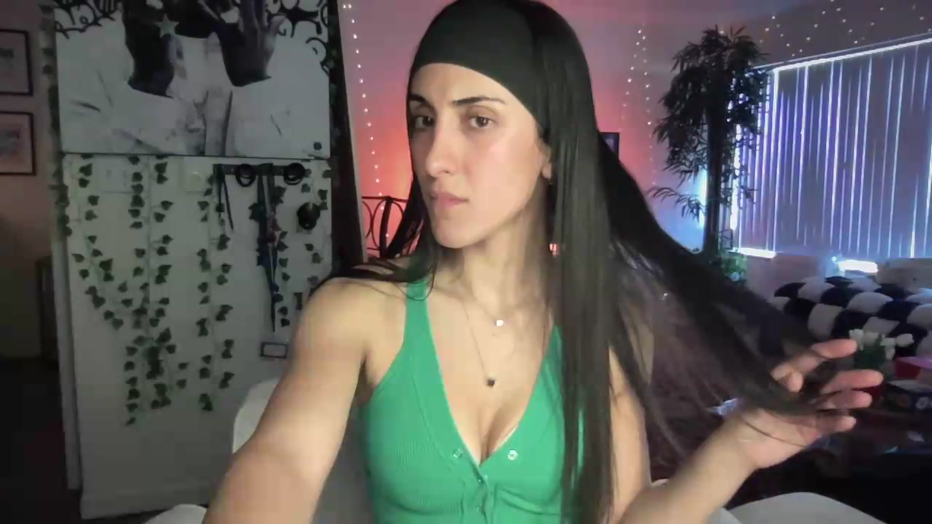 Gallery image thumbnail from LittlePersian's myfreecams stream on, 08/09/2026, 15:53 image 4 of 20