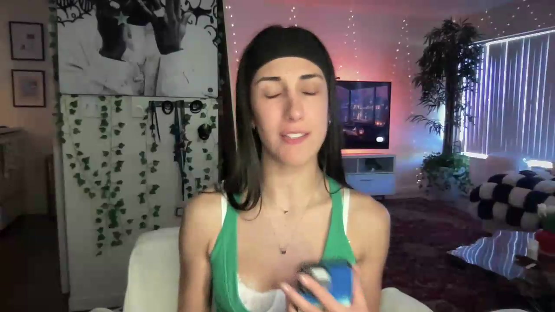 Gallery image thumbnail from LittlePersian's myfreecams stream on, 08/09/2026, 16:37 image 16 of 20