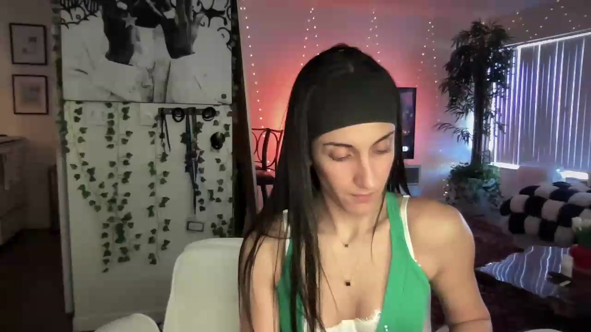 Gallery image thumbnail from LittlePersian's myfreecams stream on, 08/09/2026, 16:37 image 9 of 20