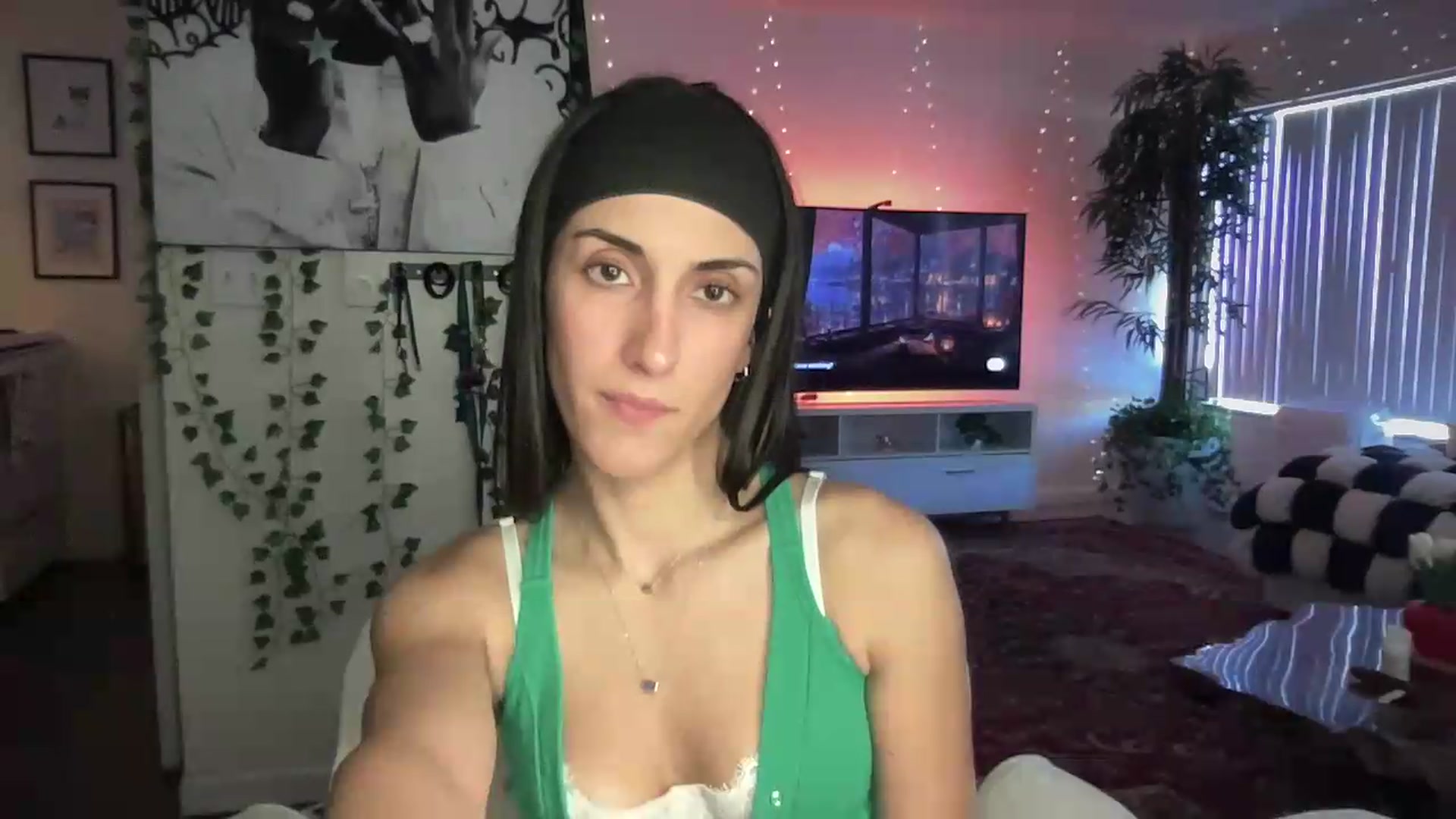 Gallery image thumbnail from LittlePersian's myfreecams stream on, 08/09/2026, 16:37 image 13 of 20