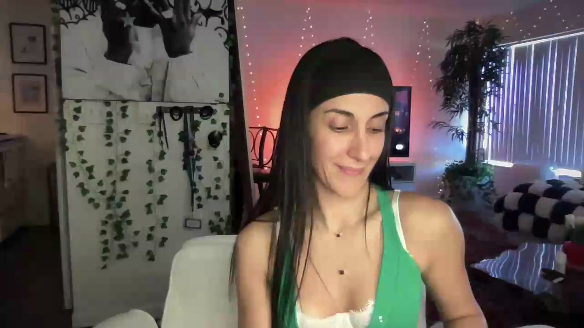 Gallery image thumbnail from LittlePersian's myfreecams stream on, 08/09/2026, 16:37 image 8 of 20