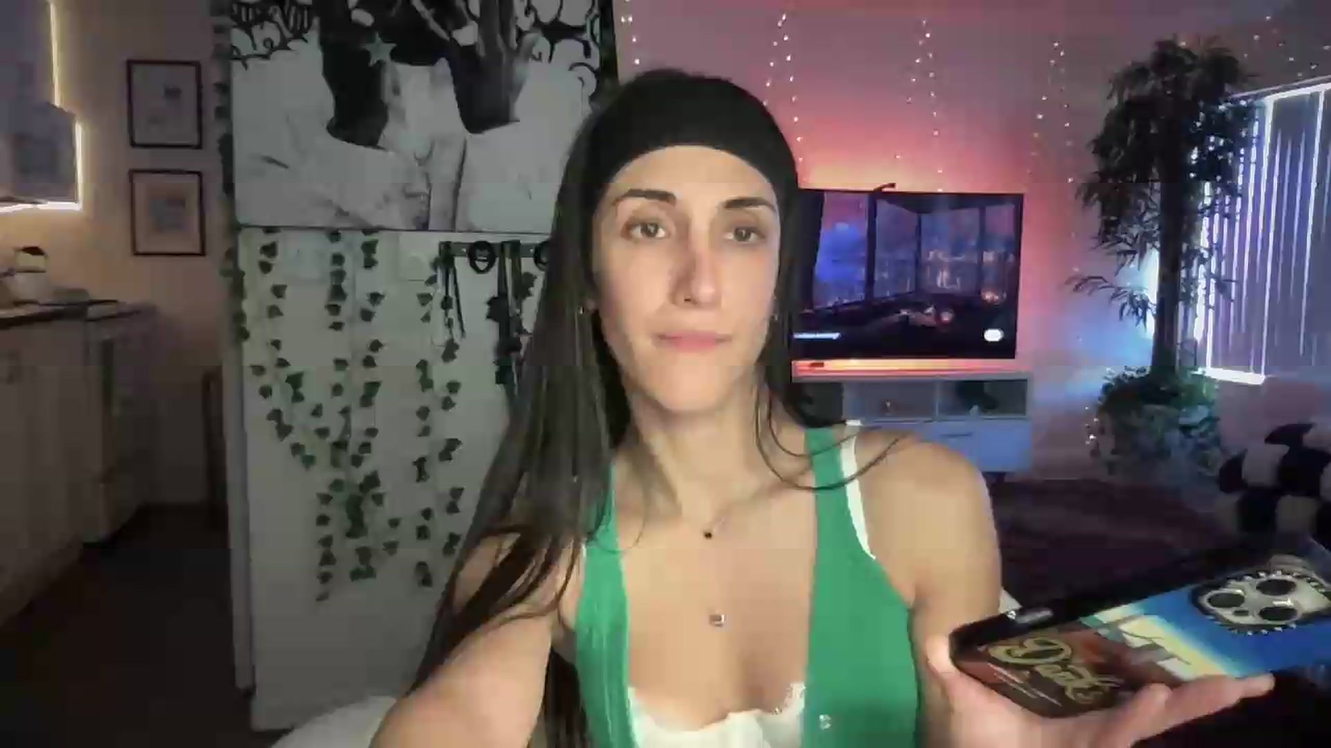 Gallery image thumbnail from LittlePersian's myfreecams stream on, 08/09/2026, 16:37 image 1 of 20