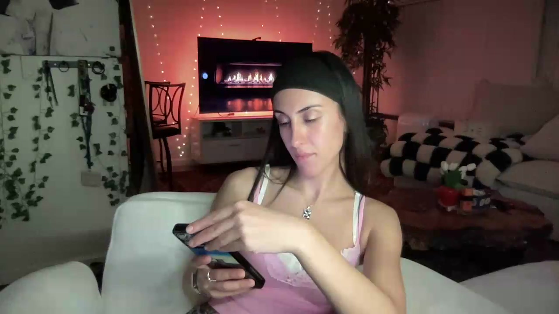 Gallery image thumbnail from LittlePersian's myfreecams stream on, 08/16/2026, 10:03 image 12 of 20