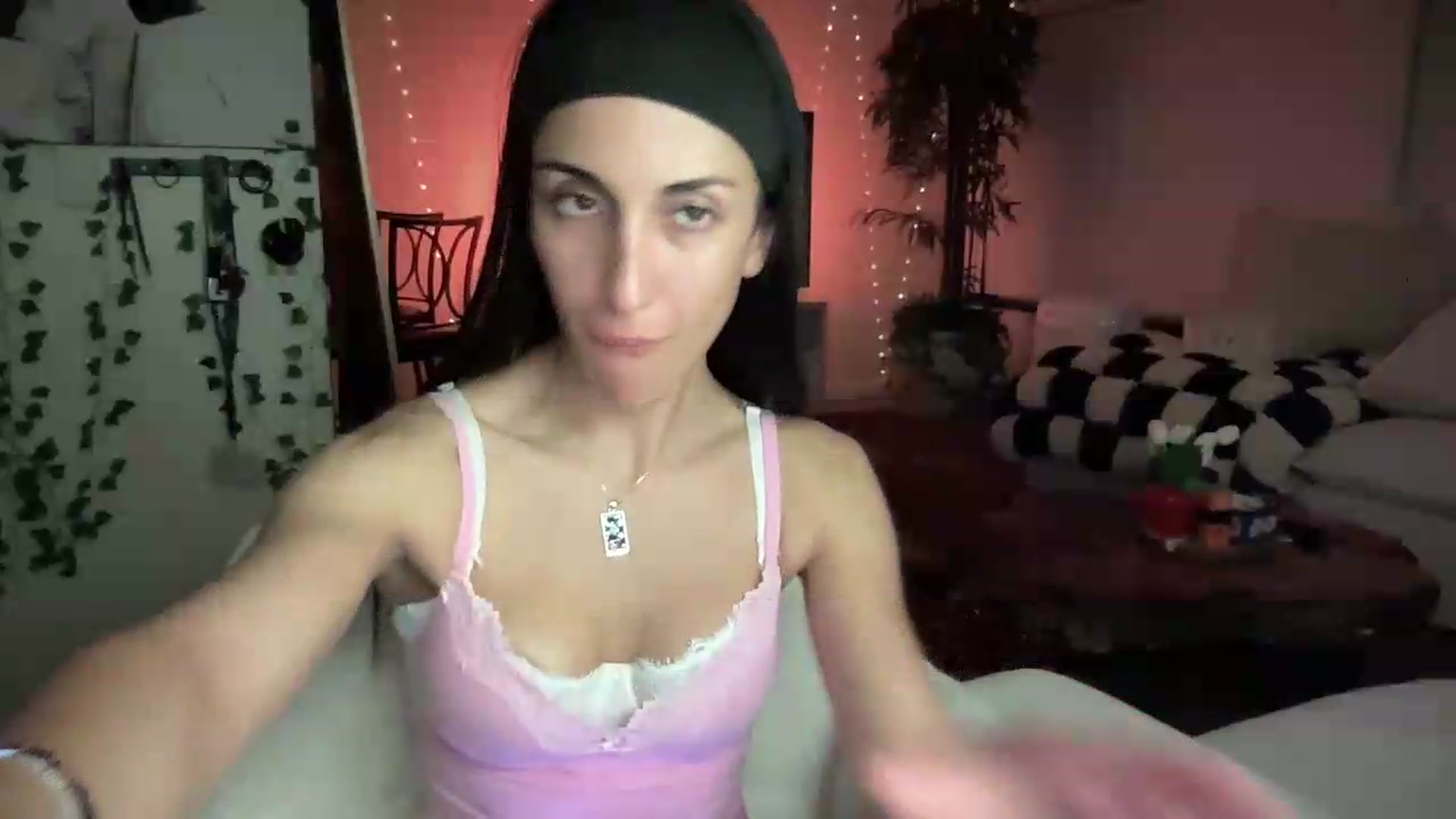 Gallery image thumbnail from LittlePersian's myfreecams stream on, 08/16/2026, 10:03 image 20 of 20