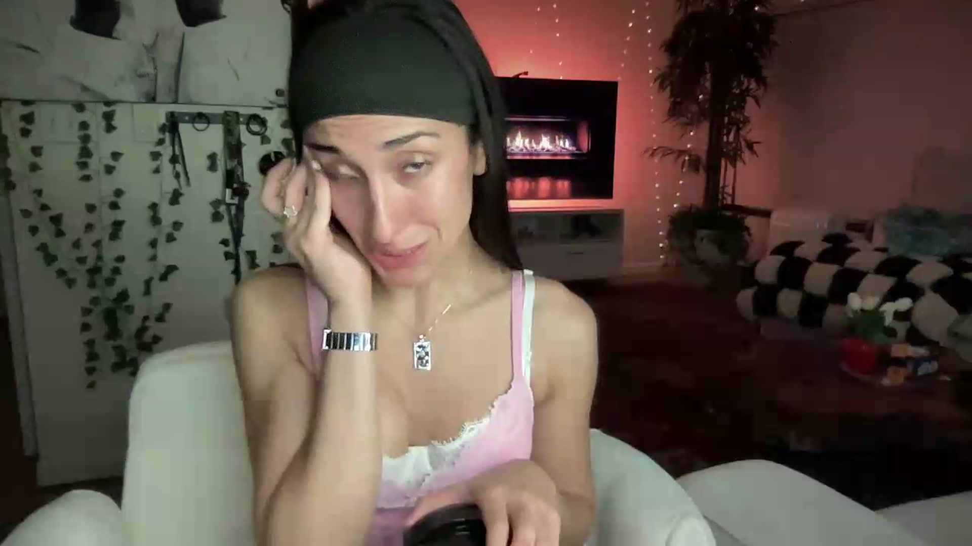 Gallery image thumbnail from LittlePersian's myfreecams stream on, 08/16/2026, 10:59 image 4 of 20