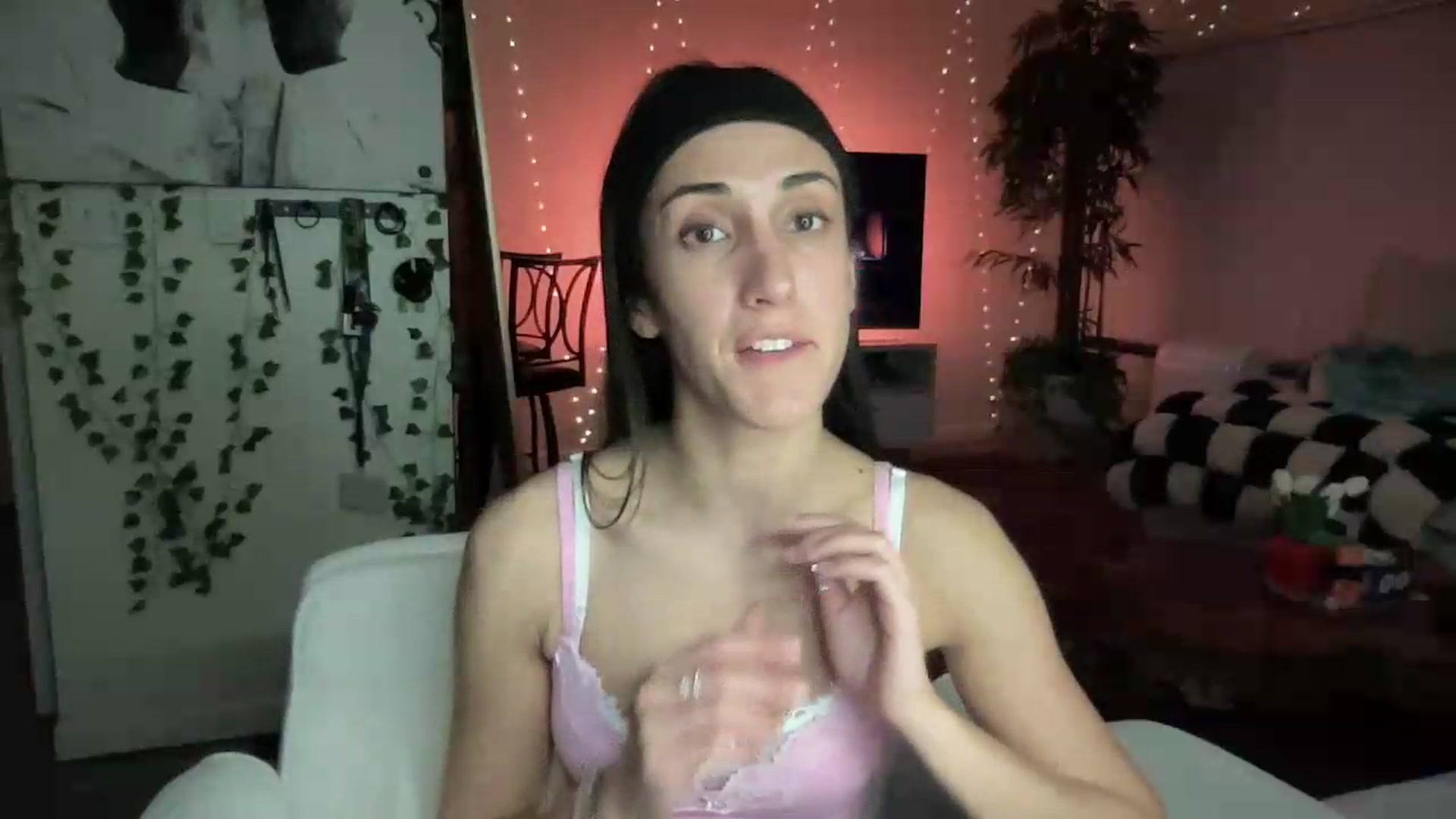 Gallery image thumbnail from LittlePersian's myfreecams stream on, 08/16/2026, 10:59 image 20 of 20
