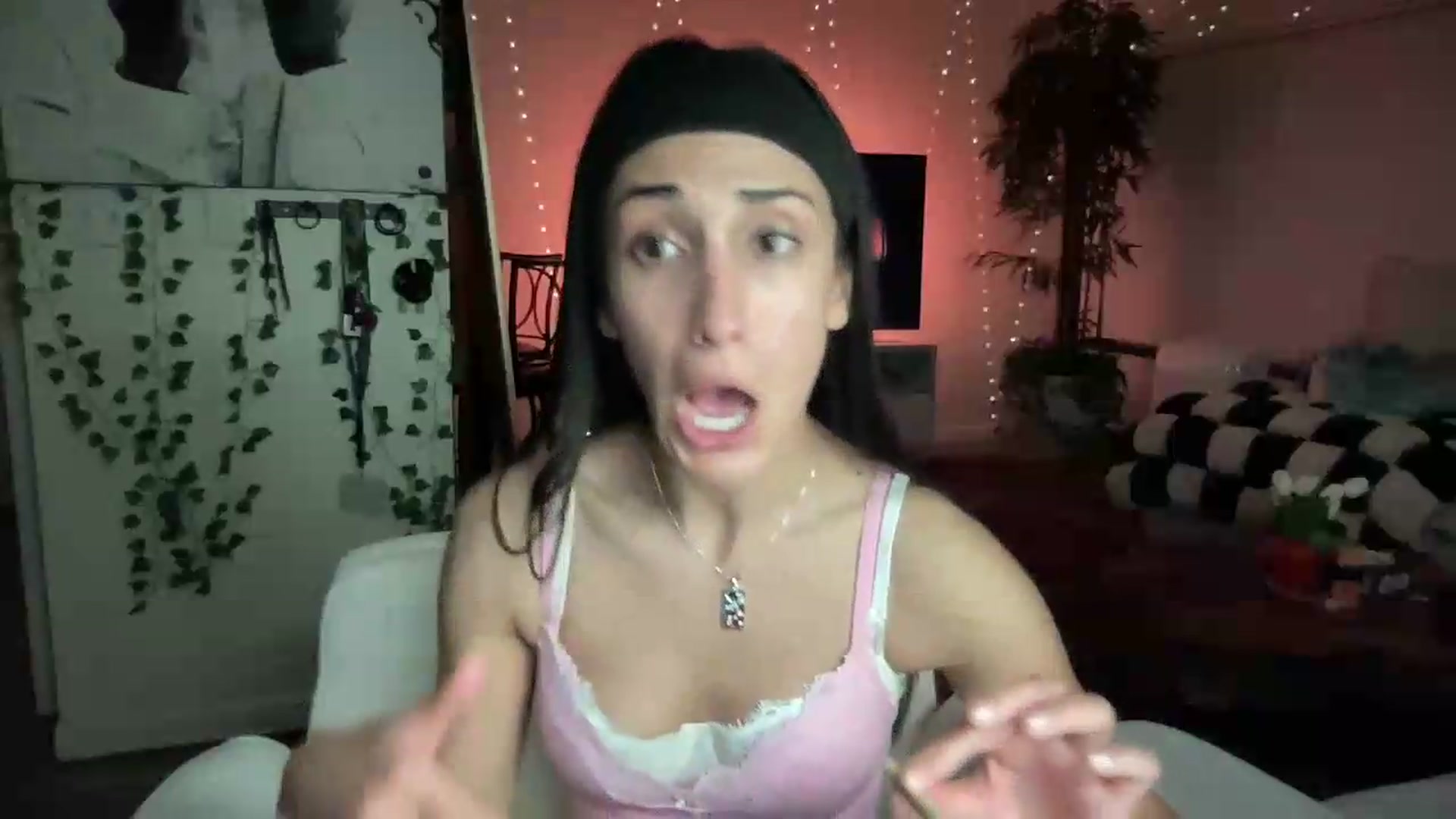 Gallery image thumbnail from LittlePersian's myfreecams stream on, 08/16/2026, 10:59 image 14 of 20