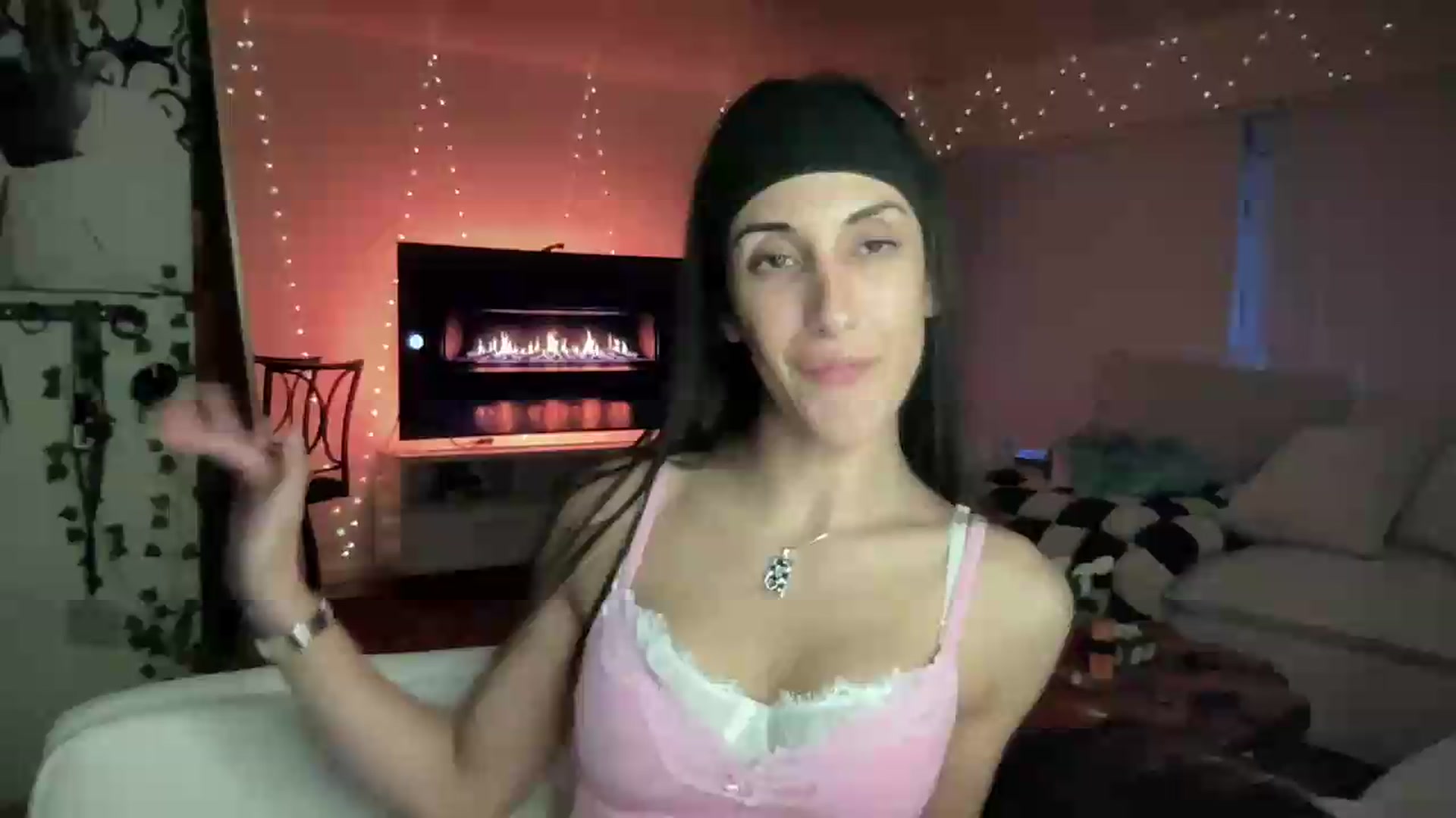 Gallery image thumbnail from LittlePersian's myfreecams stream on, 08/16/2026, 14:44 image 1 of 20