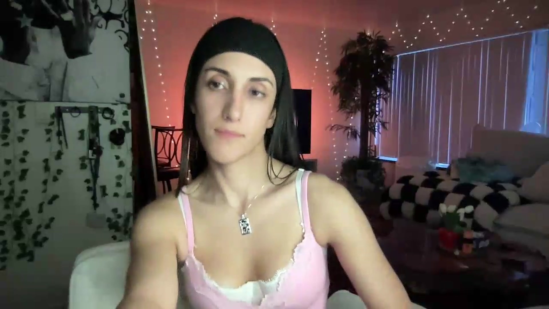 Gallery image thumbnail from LittlePersian's myfreecams stream on, 08/16/2026, 14:44 image 11 of 20