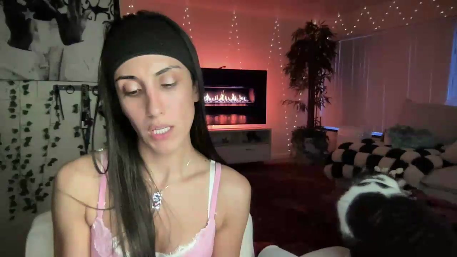 Gallery image thumbnail from LittlePersian's myfreecams stream on, 08/16/2026, 14:44 image 3 of 20