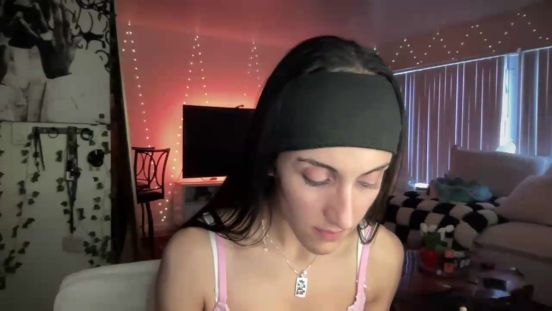 Gallery image thumbnail from LittlePersian's myfreecams stream on, 08/16/2026, 14:44 image 19 of 20
