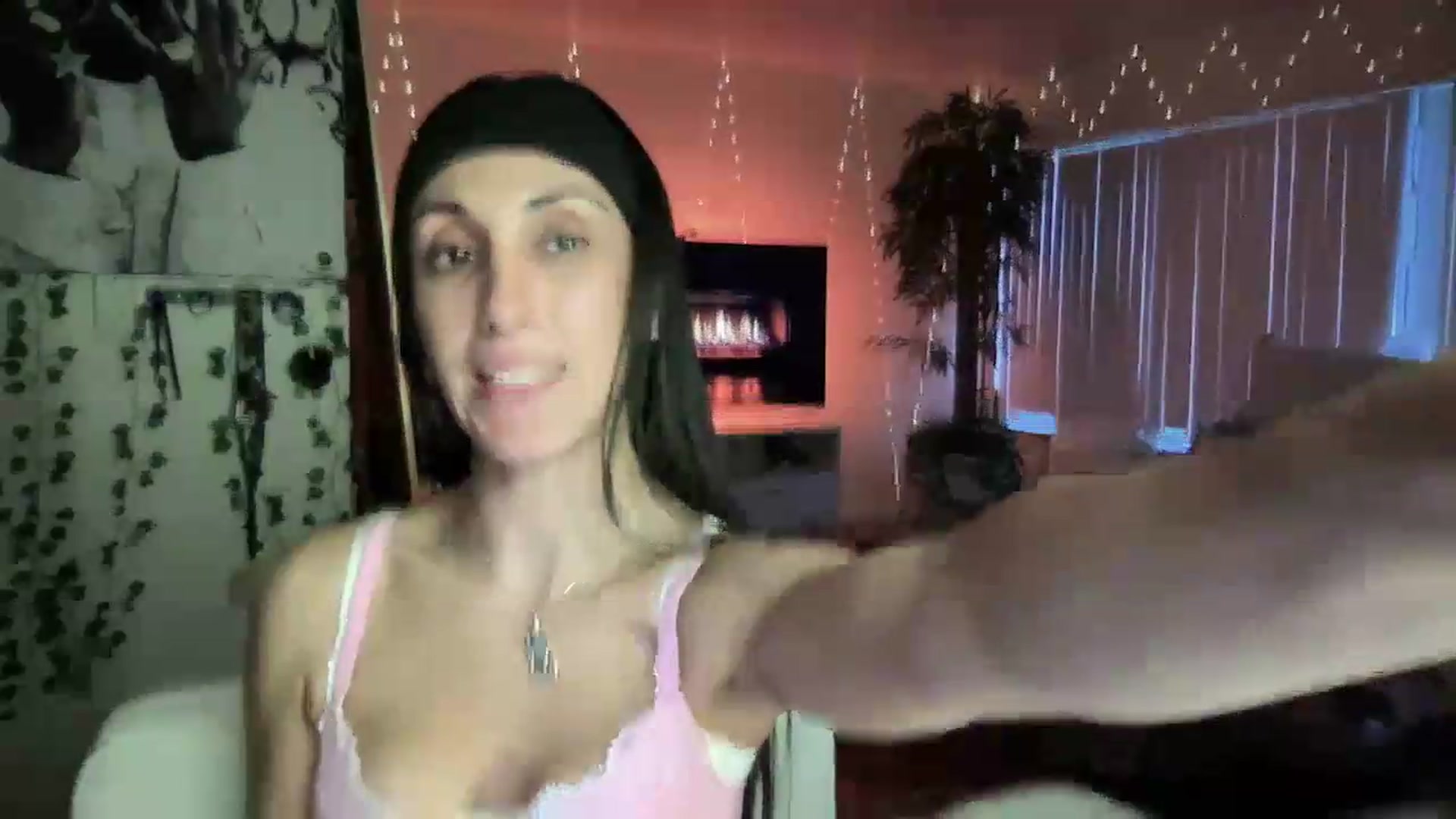 Gallery image thumbnail from LittlePersian's myfreecams stream on, 08/16/2026, 14:44 image 13 of 20