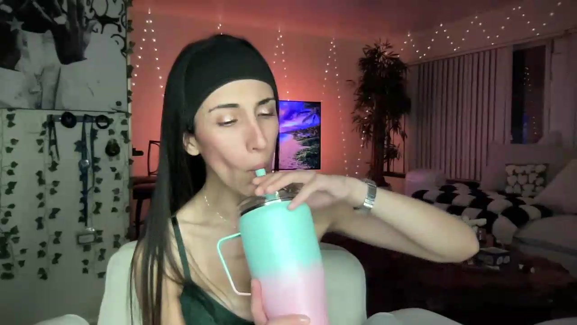 Gallery image thumbnail from LittlePersian's myfreecams stream on, 08/23/2026, 09:39 image 18 of 20