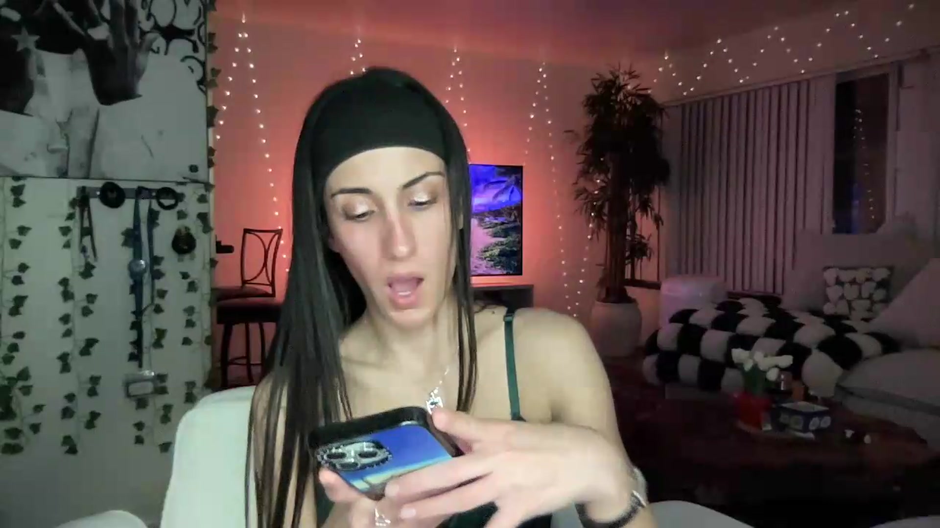 Gallery image thumbnail from LittlePersian's myfreecams stream on, 08/23/2026, 09:39 image 15 of 20