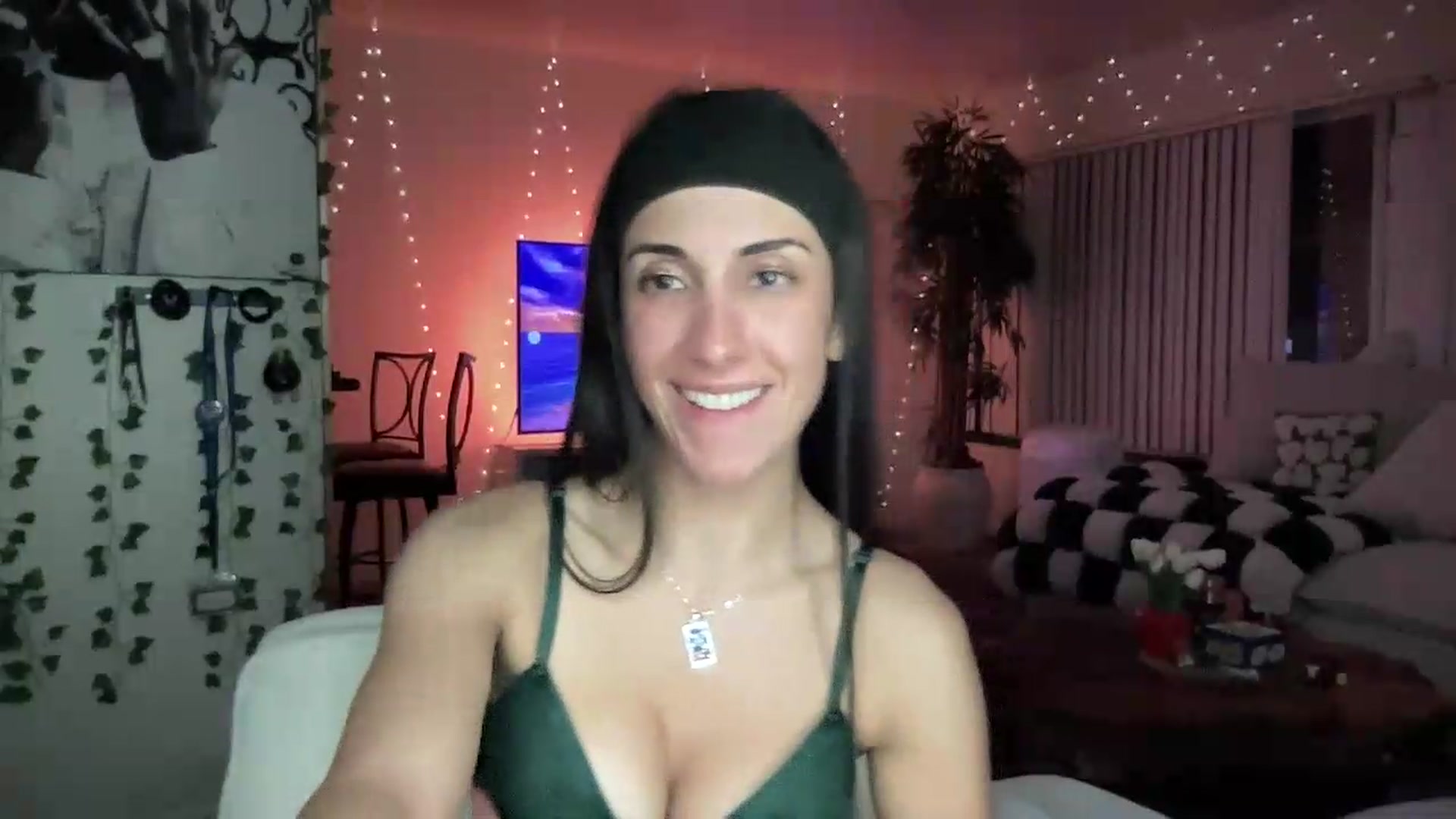 Gallery image thumbnail from LittlePersian's myfreecams stream on, 08/23/2026, 10:02 image 20 of 20