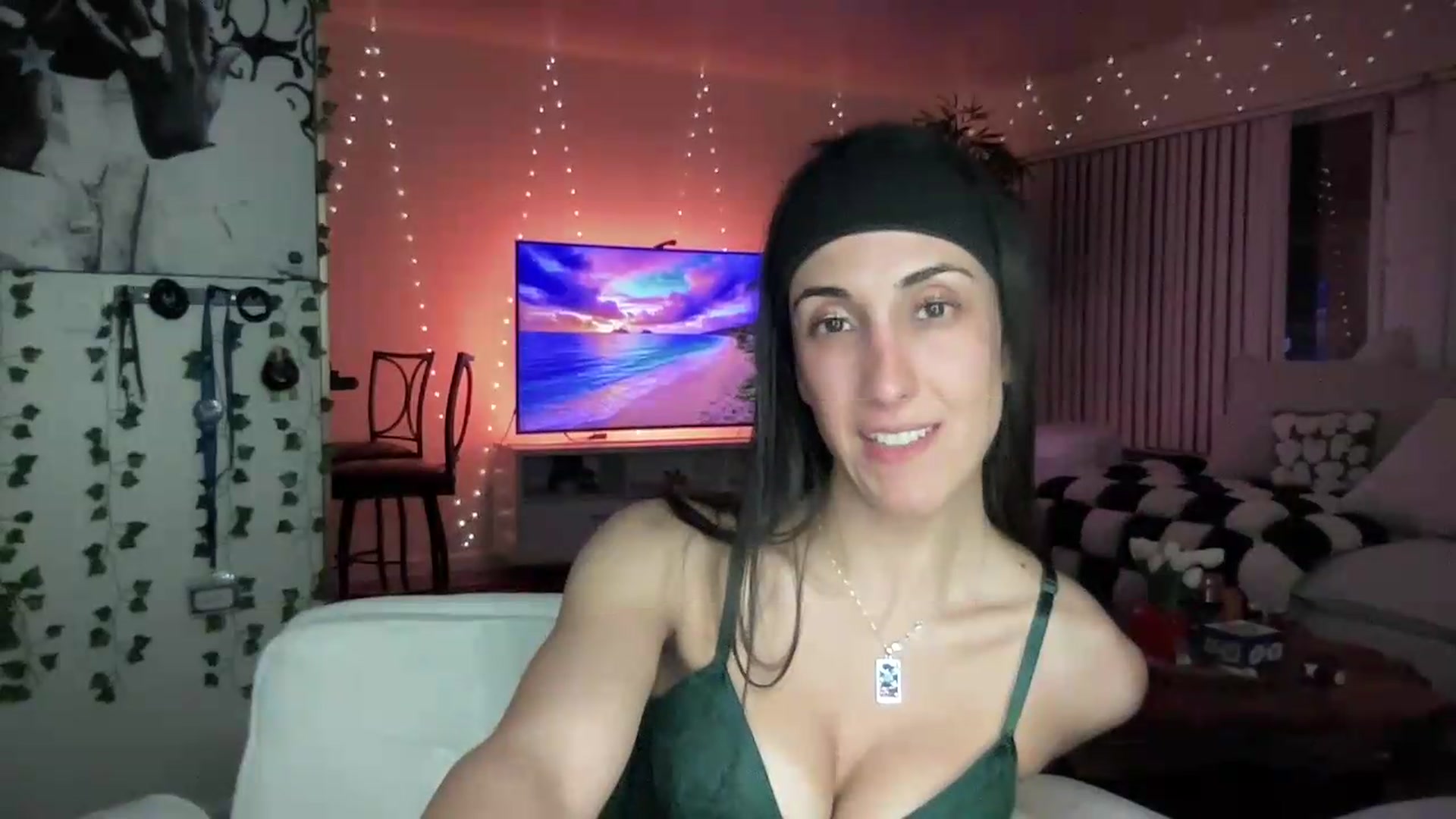 Gallery image thumbnail from LittlePersian's myfreecams stream on, 08/23/2026, 10:02 image 13 of 20