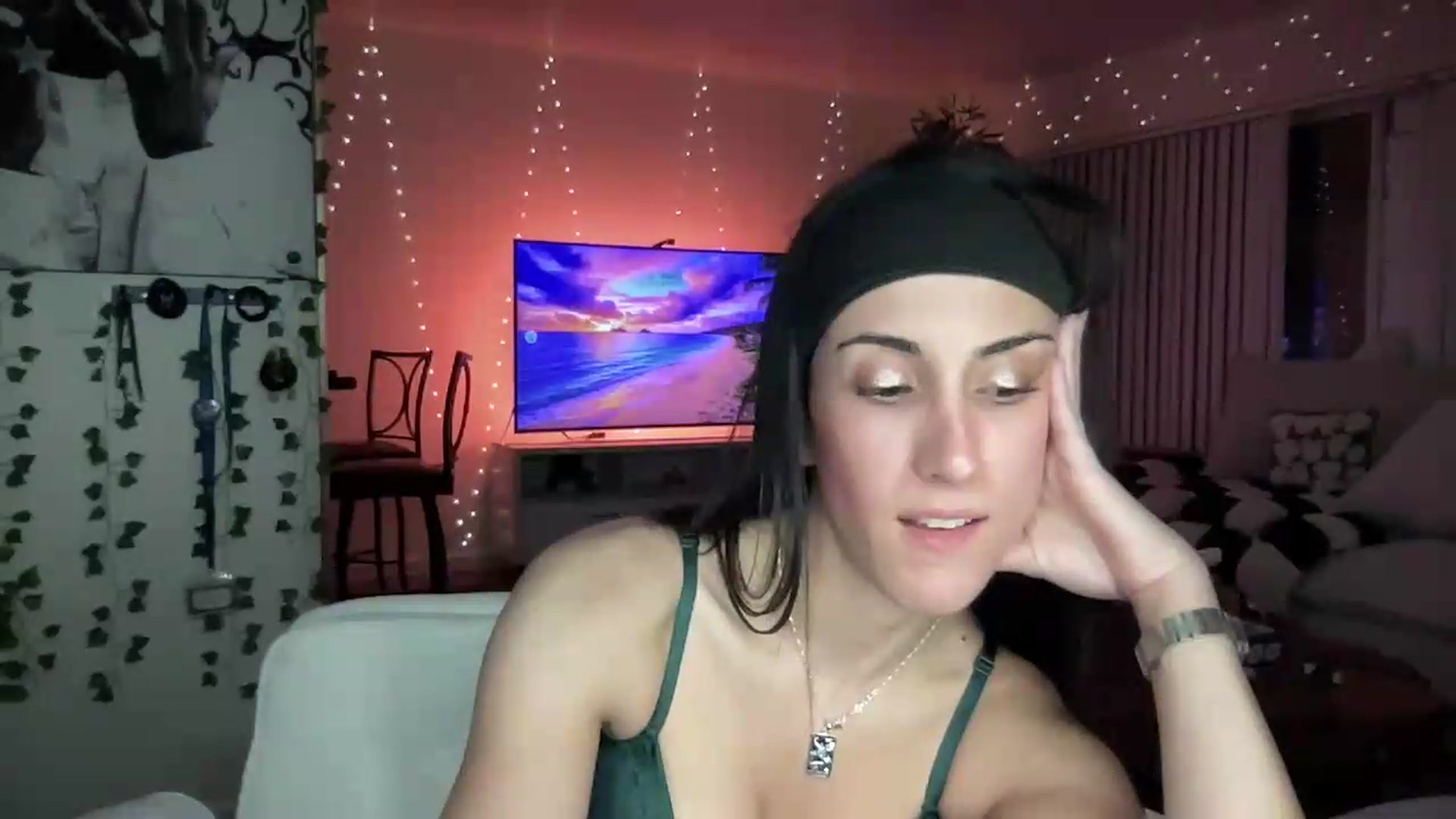 Gallery image thumbnail from LittlePersian's myfreecams stream on, 08/23/2026, 10:02 image 11 of 20