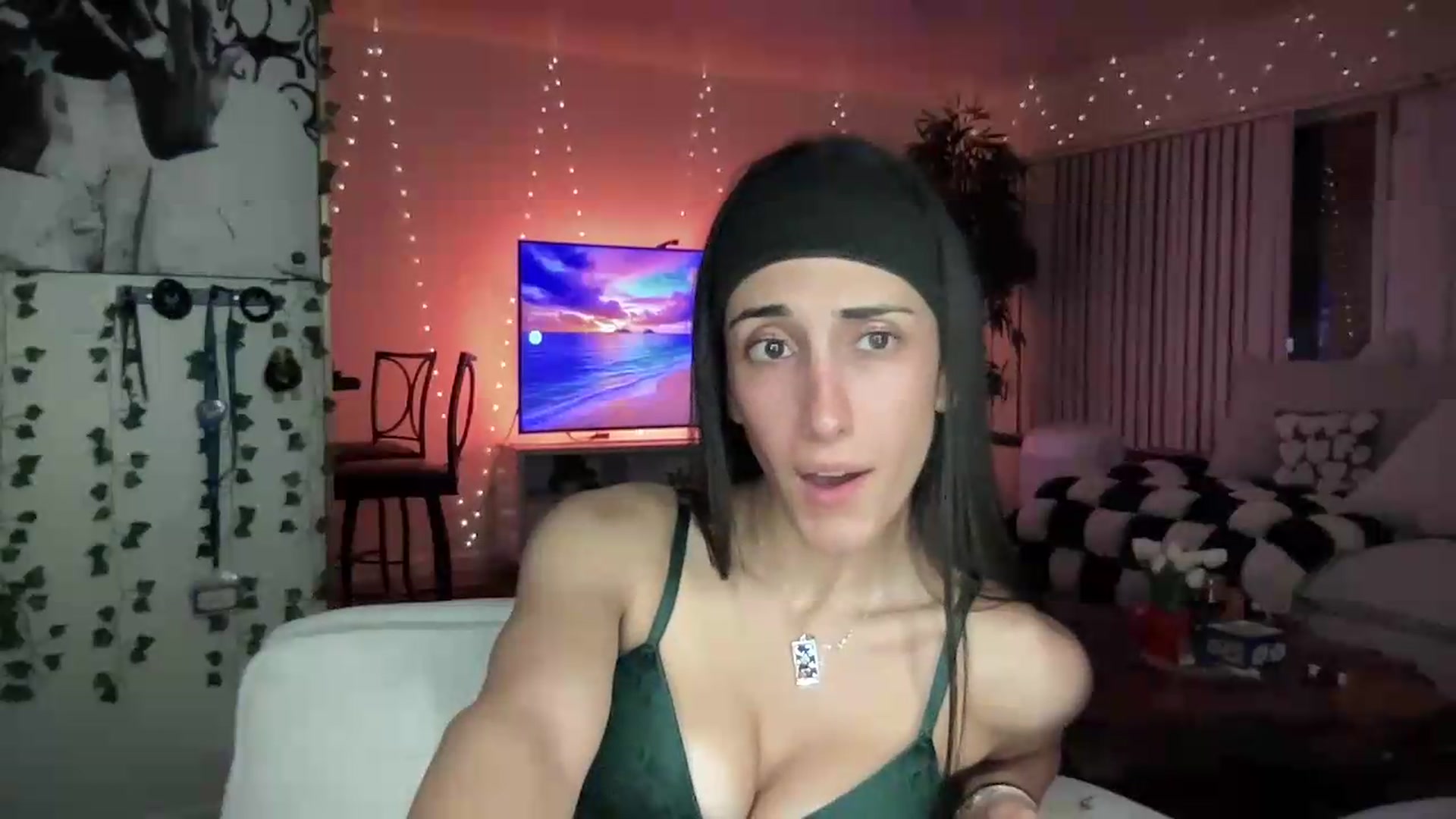 Gallery image thumbnail from LittlePersian's myfreecams stream on, 08/23/2026, 10:02 image 16 of 20