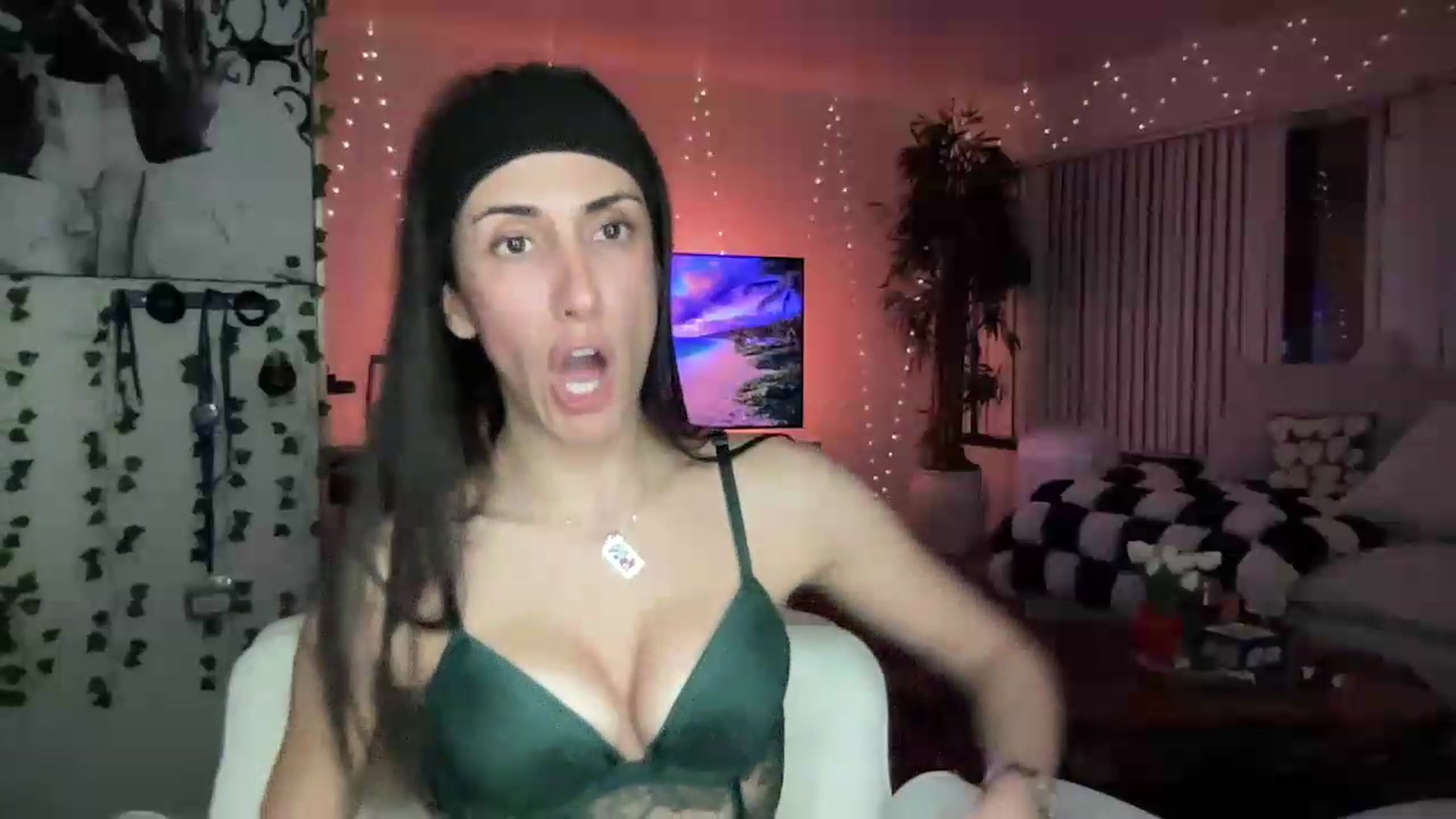 Gallery image thumbnail from LittlePersian's myfreecams stream on, 08/23/2026, 10:02 image 14 of 20