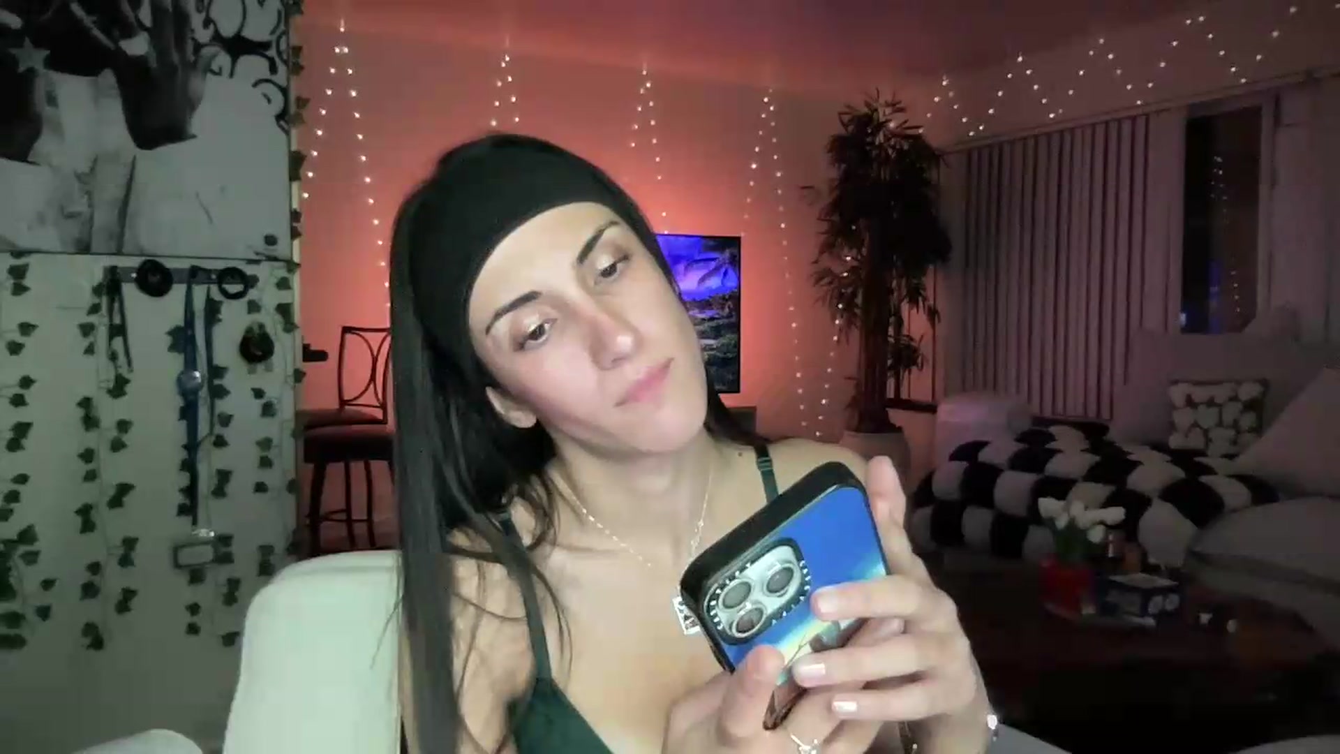 Gallery image thumbnail from LittlePersian's myfreecams stream on, 08/23/2026, 10:02 image 6 of 20