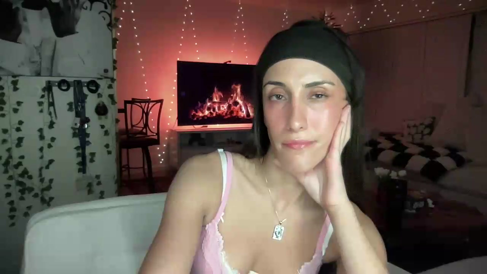 Gallery image thumbnail from LittlePersian's myfreecams stream on, 08/30/2026, 08:37 image 11 of 20