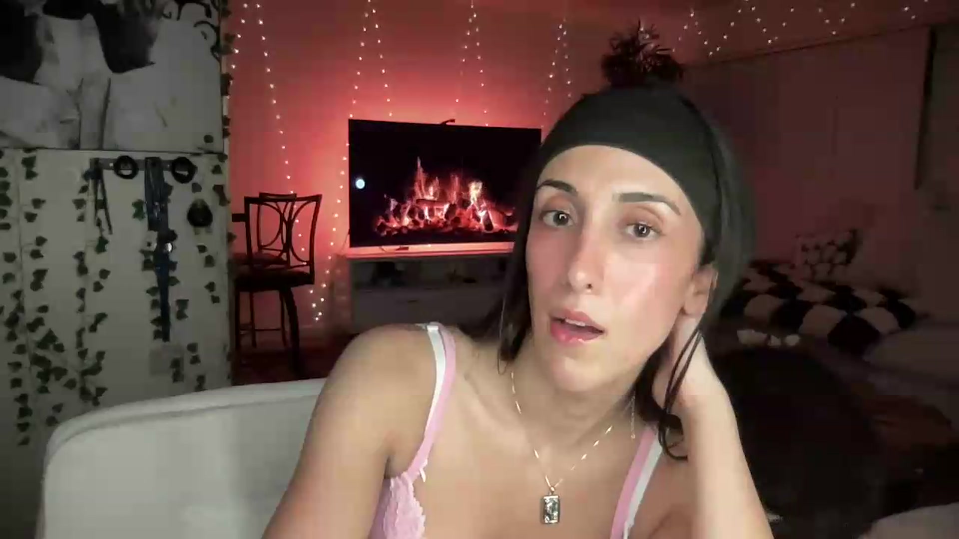 Gallery image thumbnail from LittlePersian's myfreecams stream on, 08/30/2026, 08:37 image 13 of 20