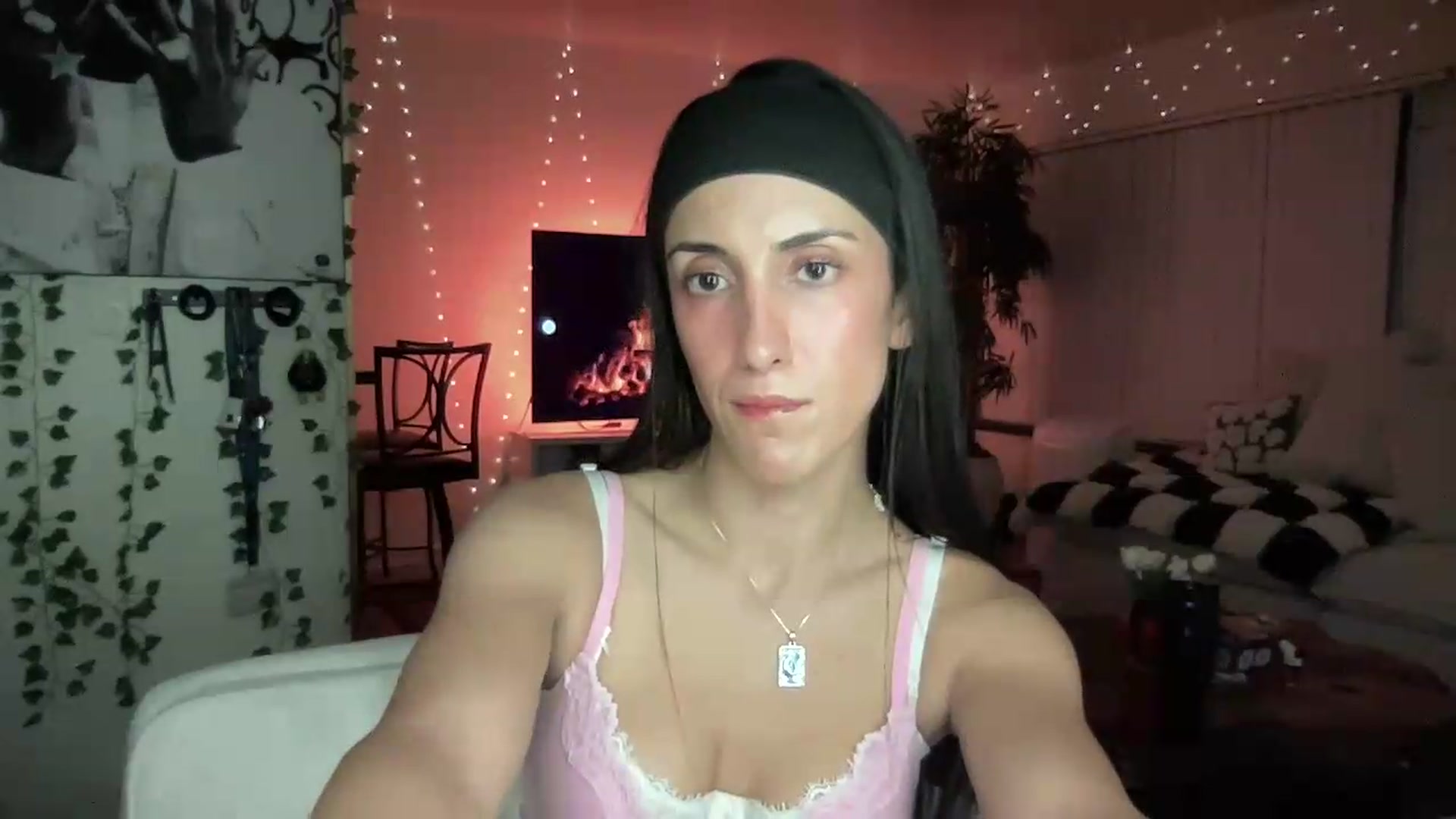 Gallery image thumbnail from LittlePersian's myfreecams stream on, 08/30/2026, 08:37 image 2 of 20
