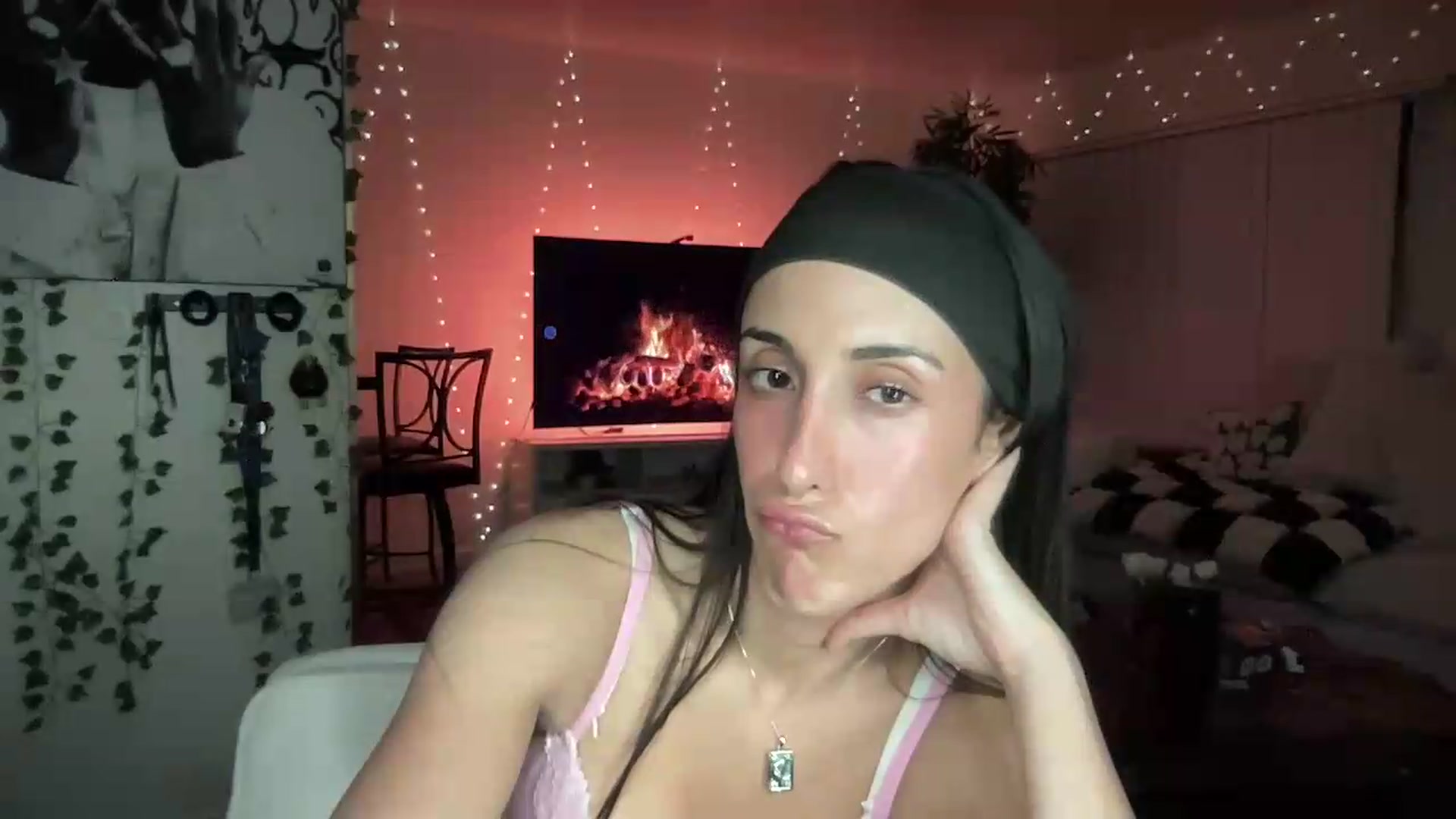 Gallery image thumbnail from LittlePersian's myfreecams stream on, 08/30/2026, 09:44 image 6 of 20