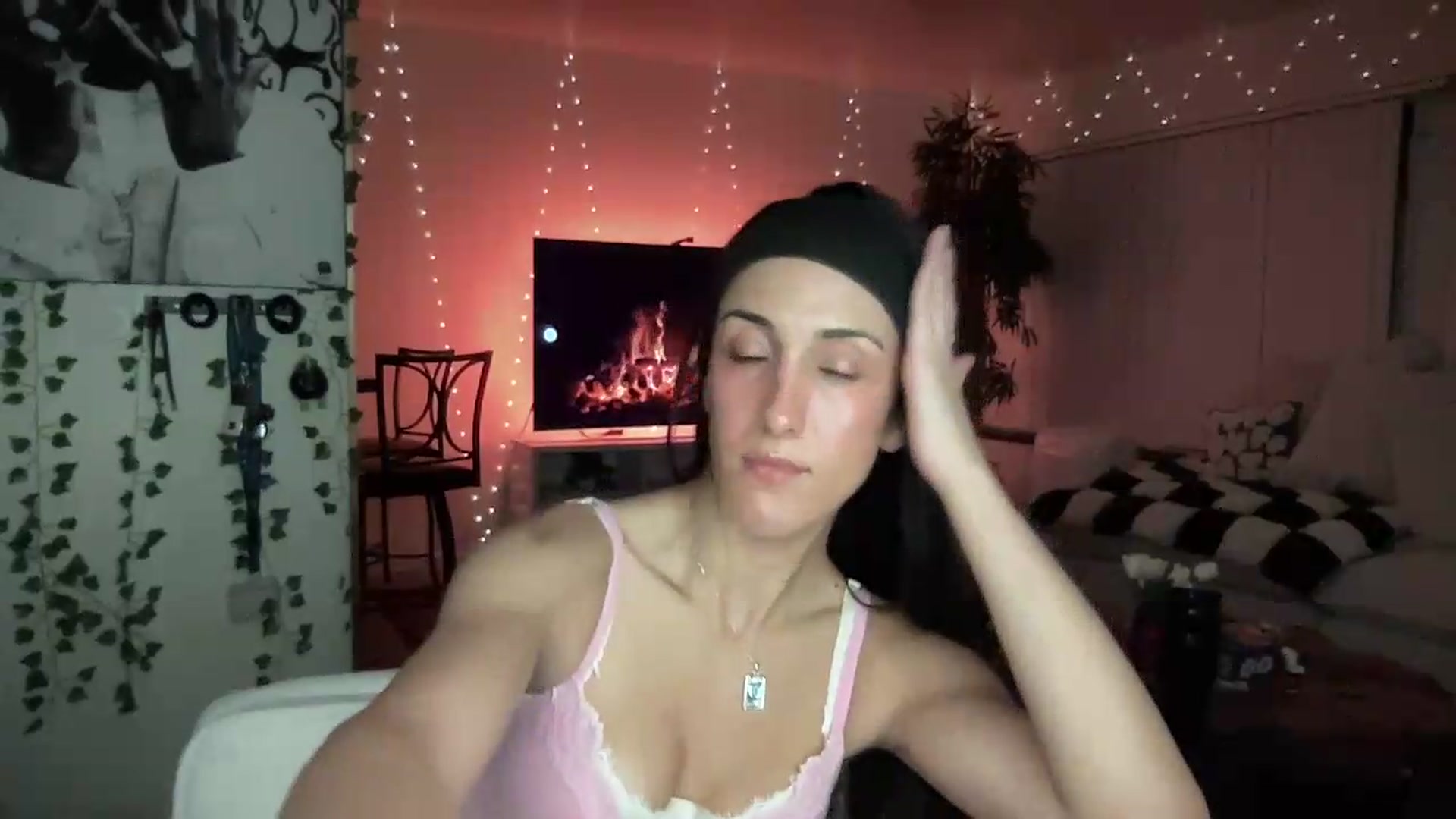 Gallery image thumbnail from LittlePersian's myfreecams stream on, 08/30/2026, 09:44 image 12 of 20