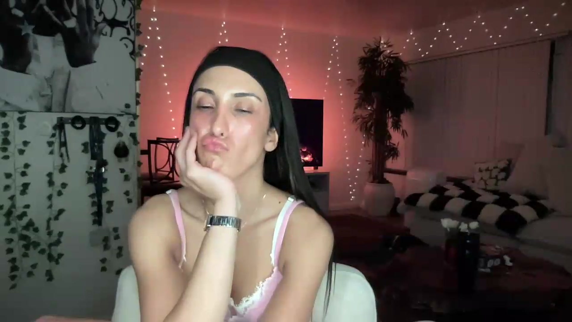 Gallery image thumbnail from LittlePersian's myfreecams stream on, 08/30/2026, 09:44 image 2 of 20
