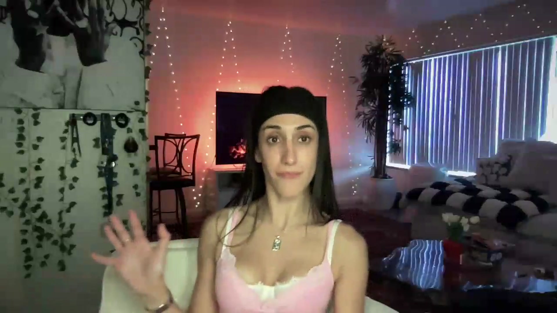 Gallery image thumbnail from LittlePersian's myfreecams stream on, 08/30/2026, 14:33 image 12 of 20