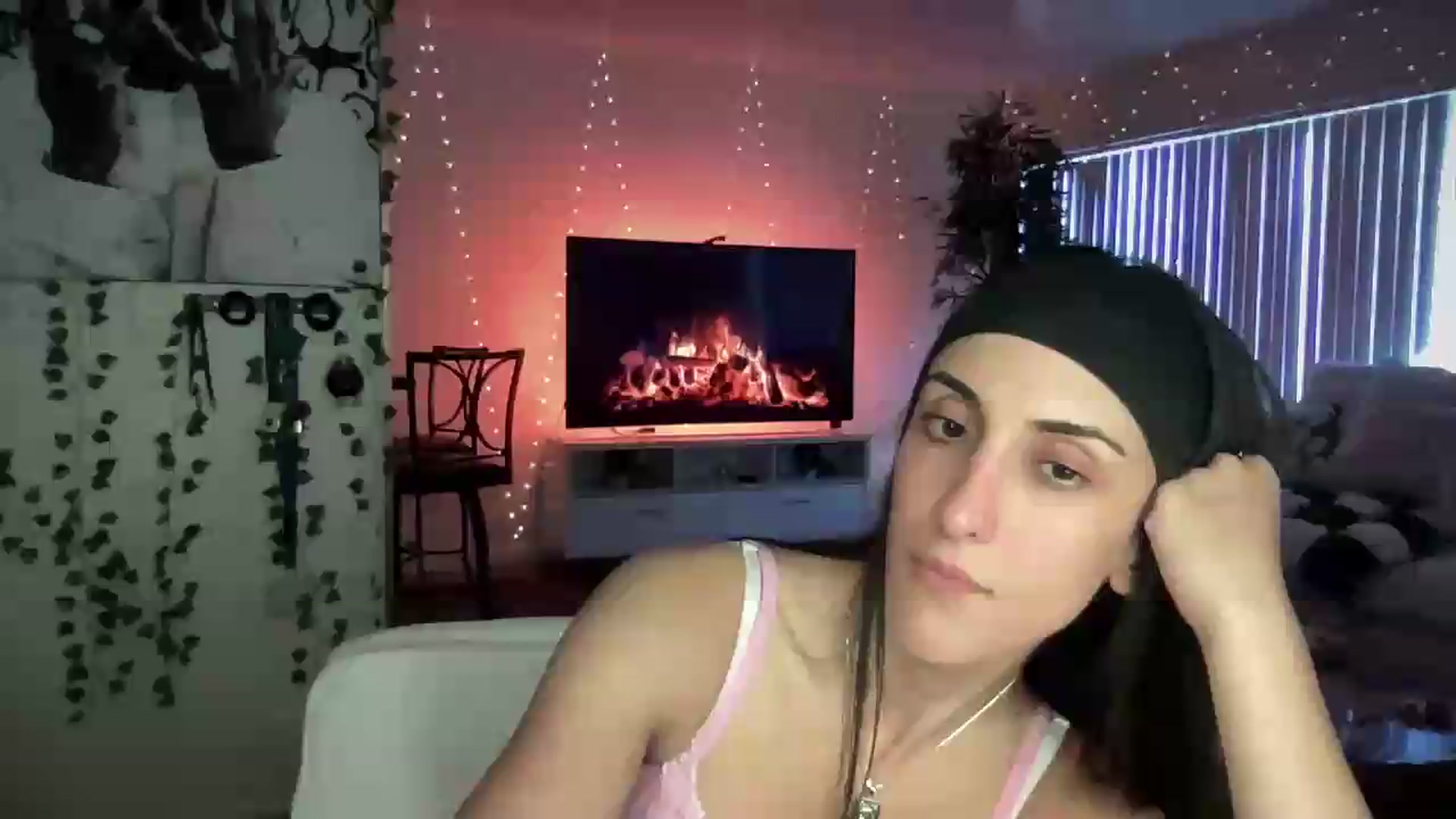 Gallery image thumbnail from LittlePersian's myfreecams stream on, 08/30/2026, 14:33 image 14 of 20