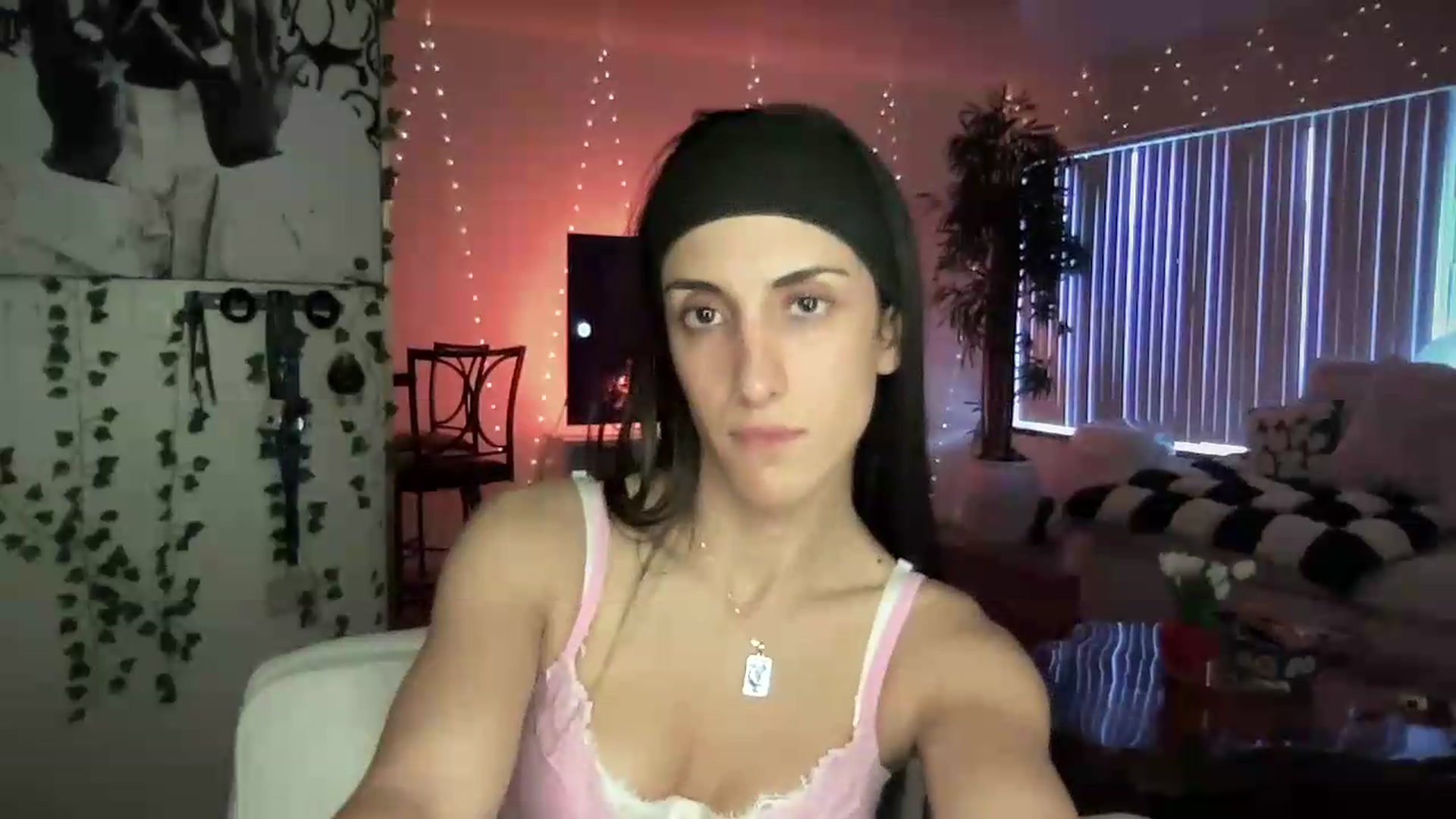 Gallery image thumbnail from LittlePersian's myfreecams stream on, 08/30/2026, 14:33 image 5 of 20