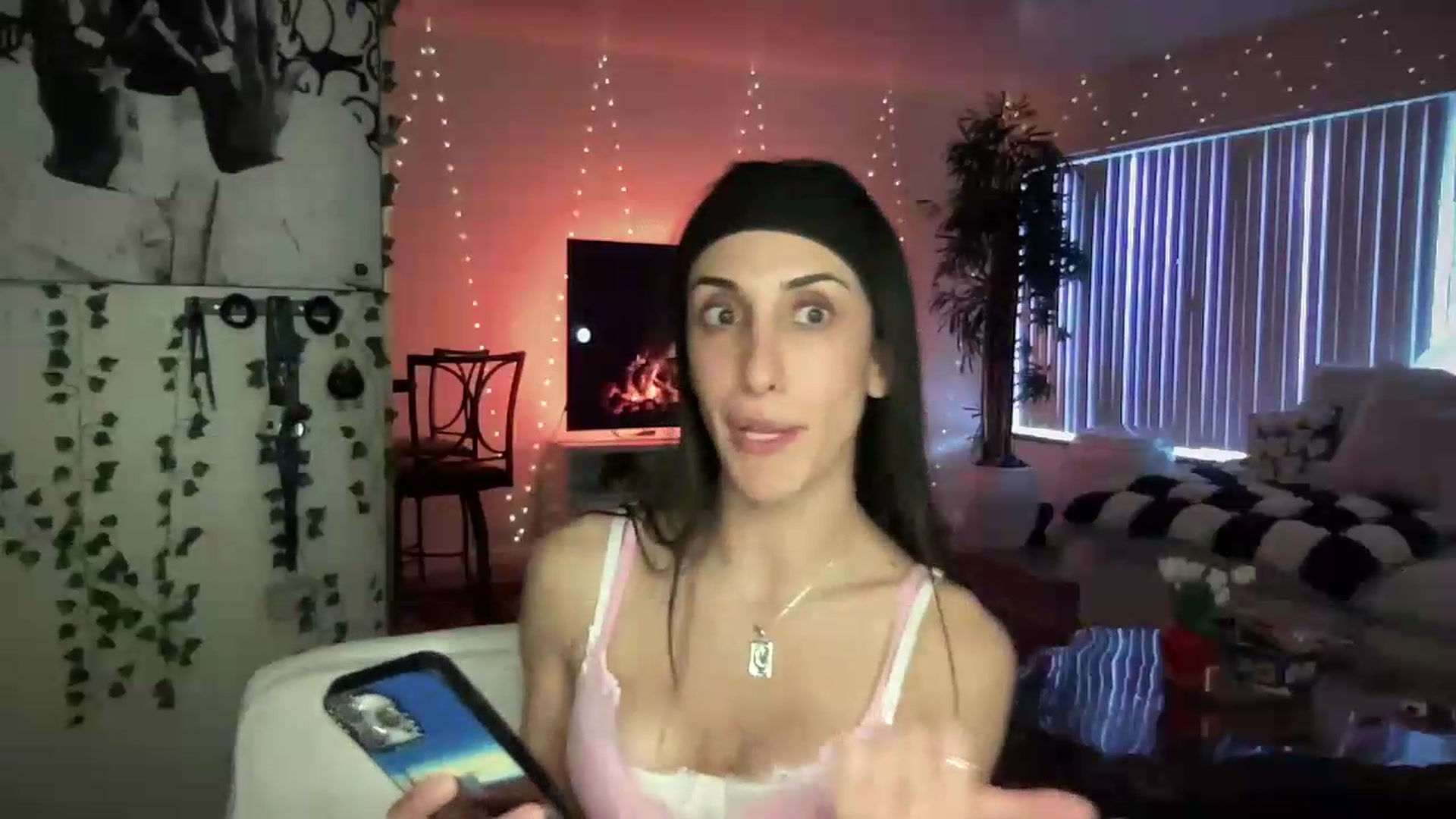 Gallery image thumbnail from LittlePersian's myfreecams stream on, 08/30/2026, 14:33 image 8 of 20