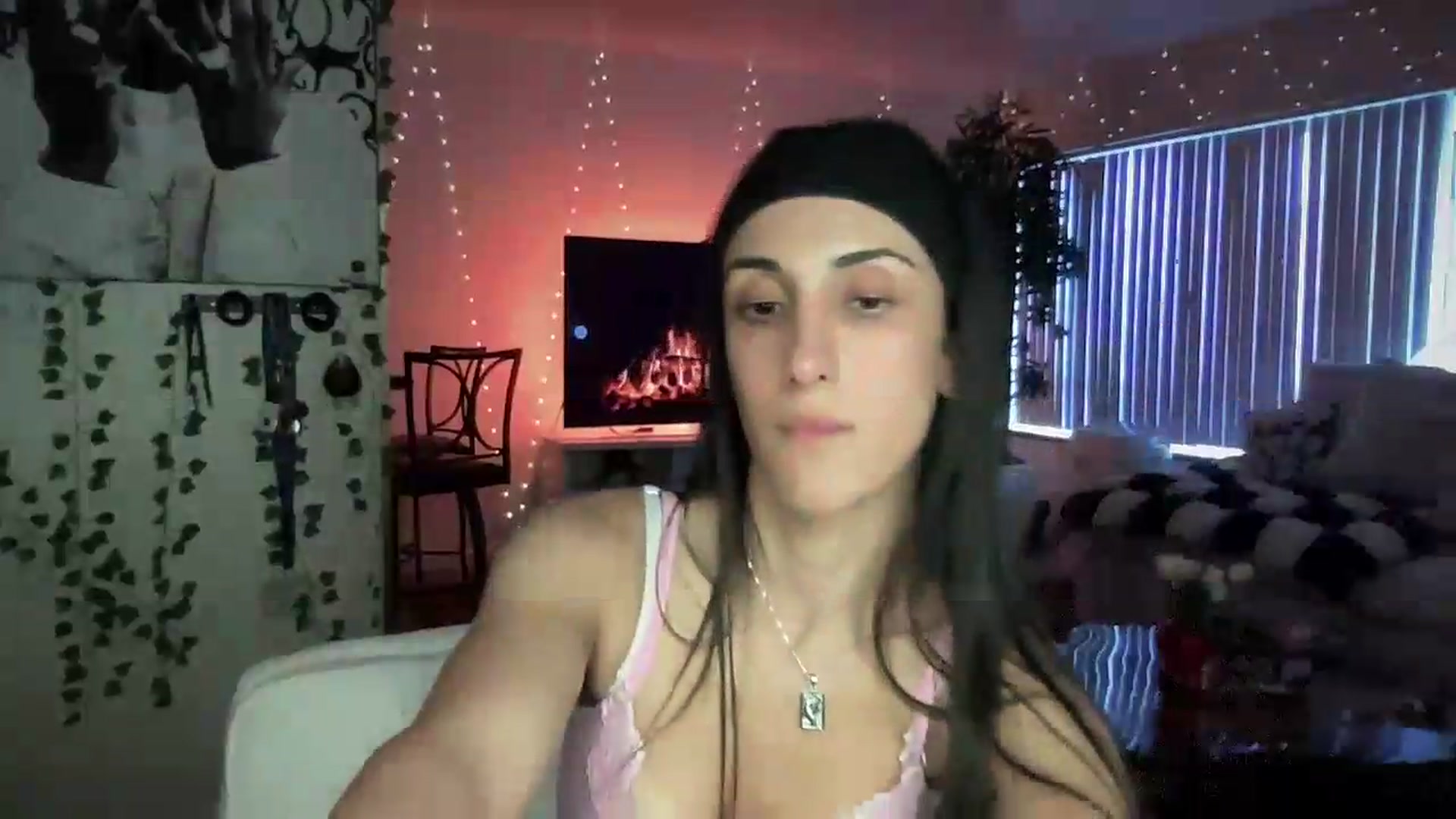 Gallery image thumbnail from LittlePersian's myfreecams stream on, 08/30/2026, 14:33 image 10 of 20