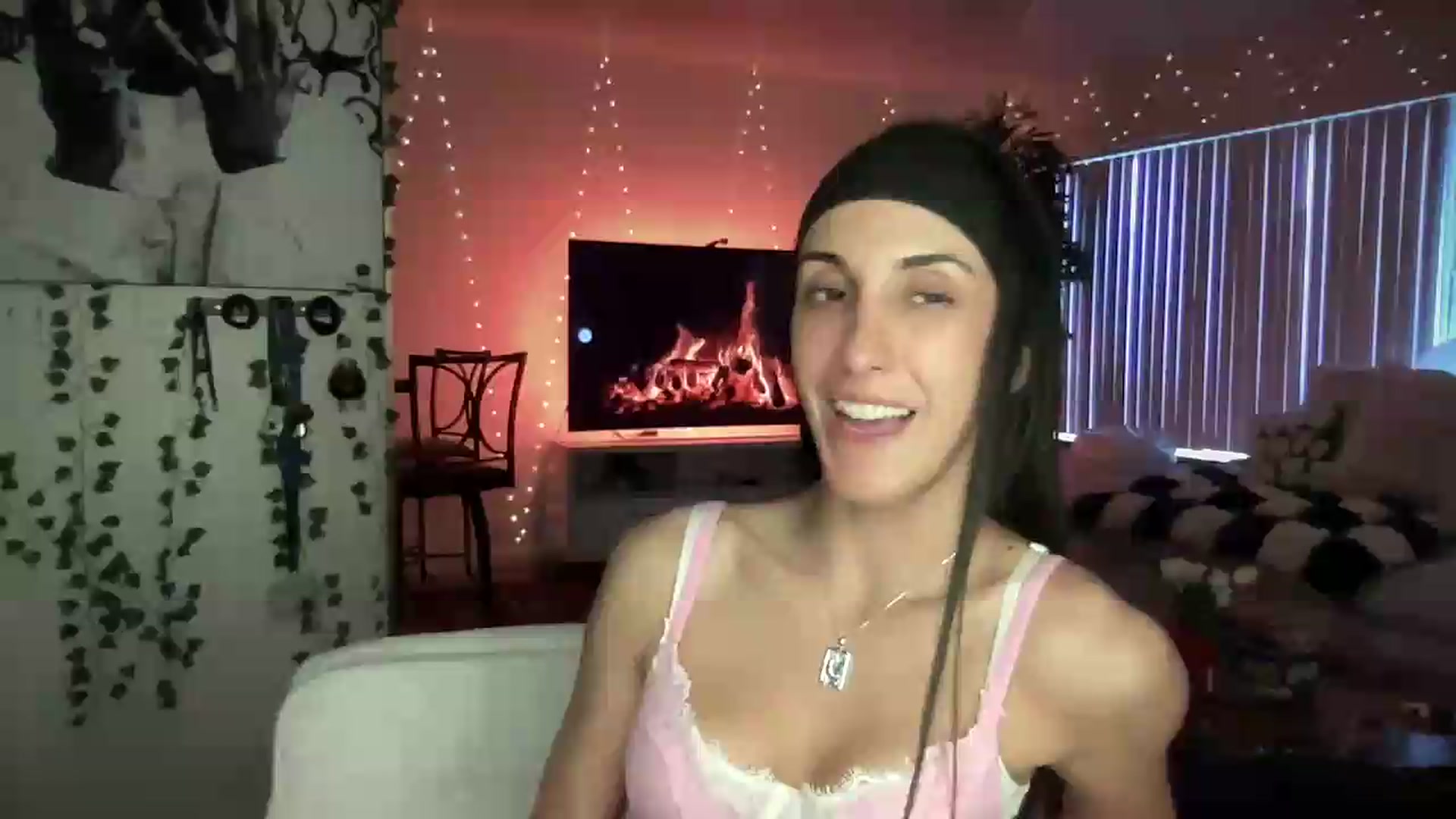 Gallery image thumbnail from LittlePersian's myfreecams stream on, 08/30/2026, 14:33 image 2 of 20