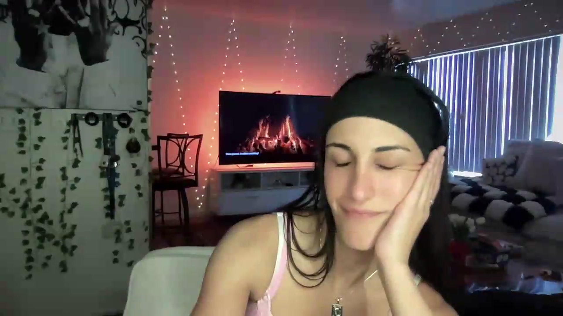 Gallery image thumbnail from LittlePersian's myfreecams stream on, 08/30/2026, 14:33 image 17 of 20