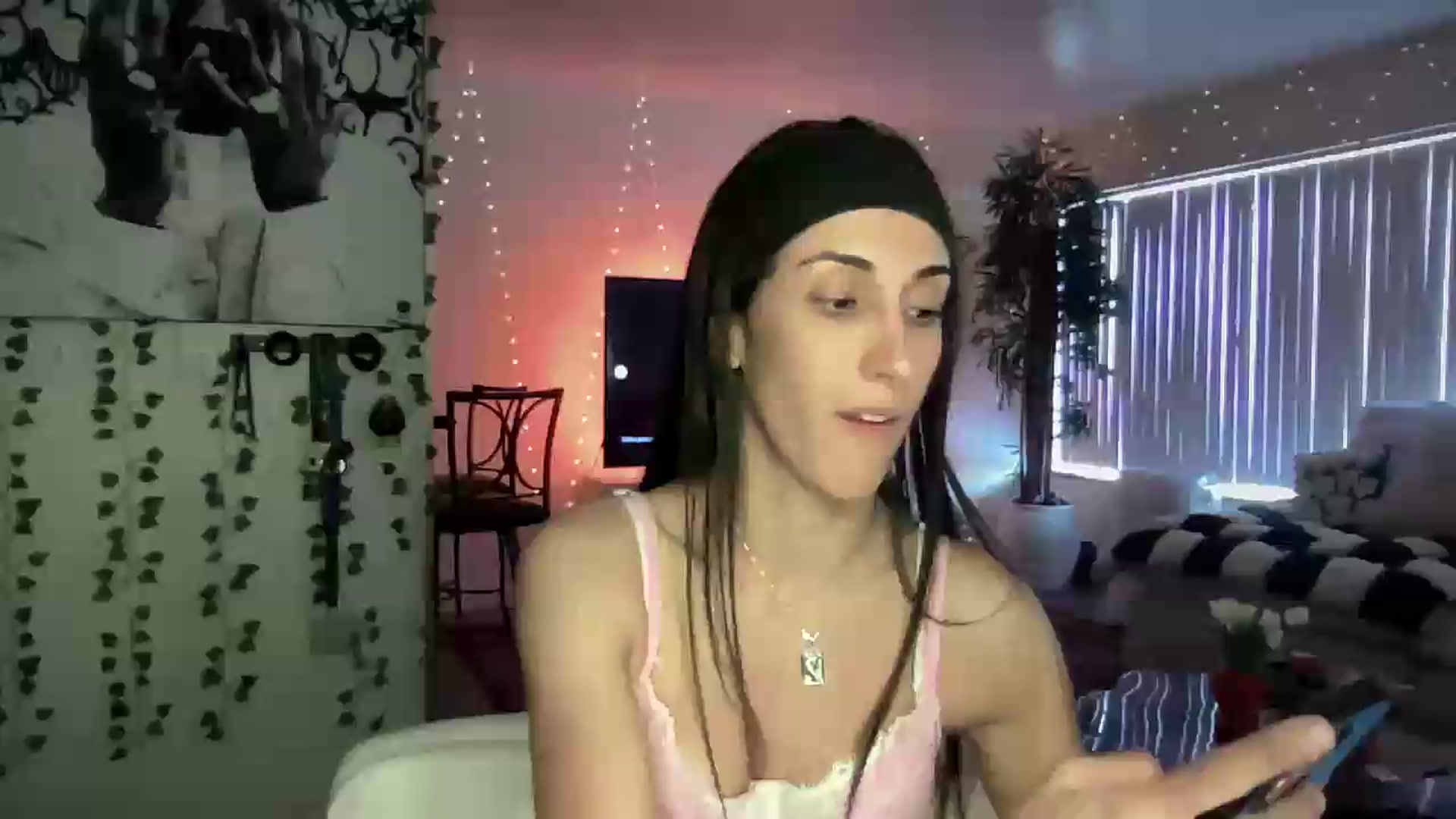 Gallery image thumbnail from LittlePersian's myfreecams stream on, 08/30/2026, 16:21 image 13 of 20