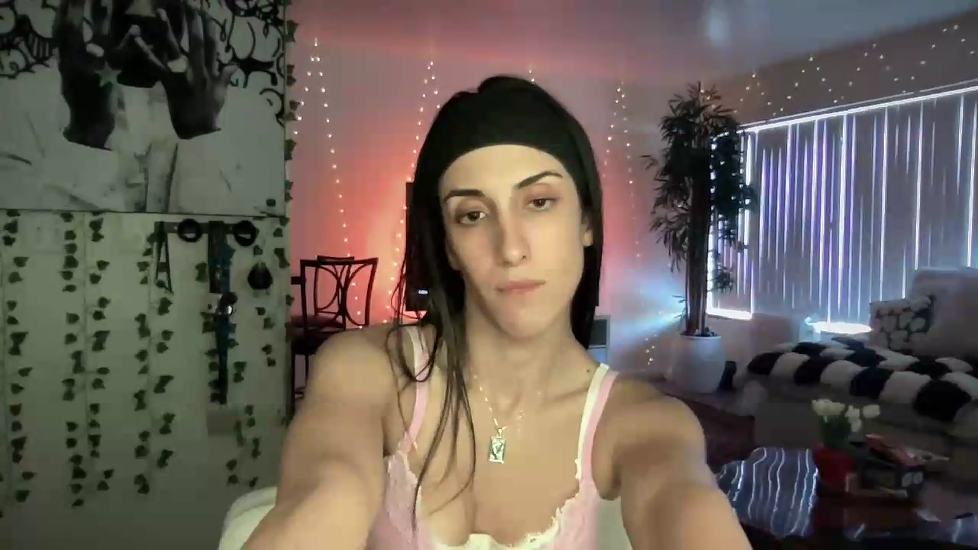 Gallery image thumbnail from LittlePersian's myfreecams stream on, 08/30/2026, 16:21 image 15 of 20