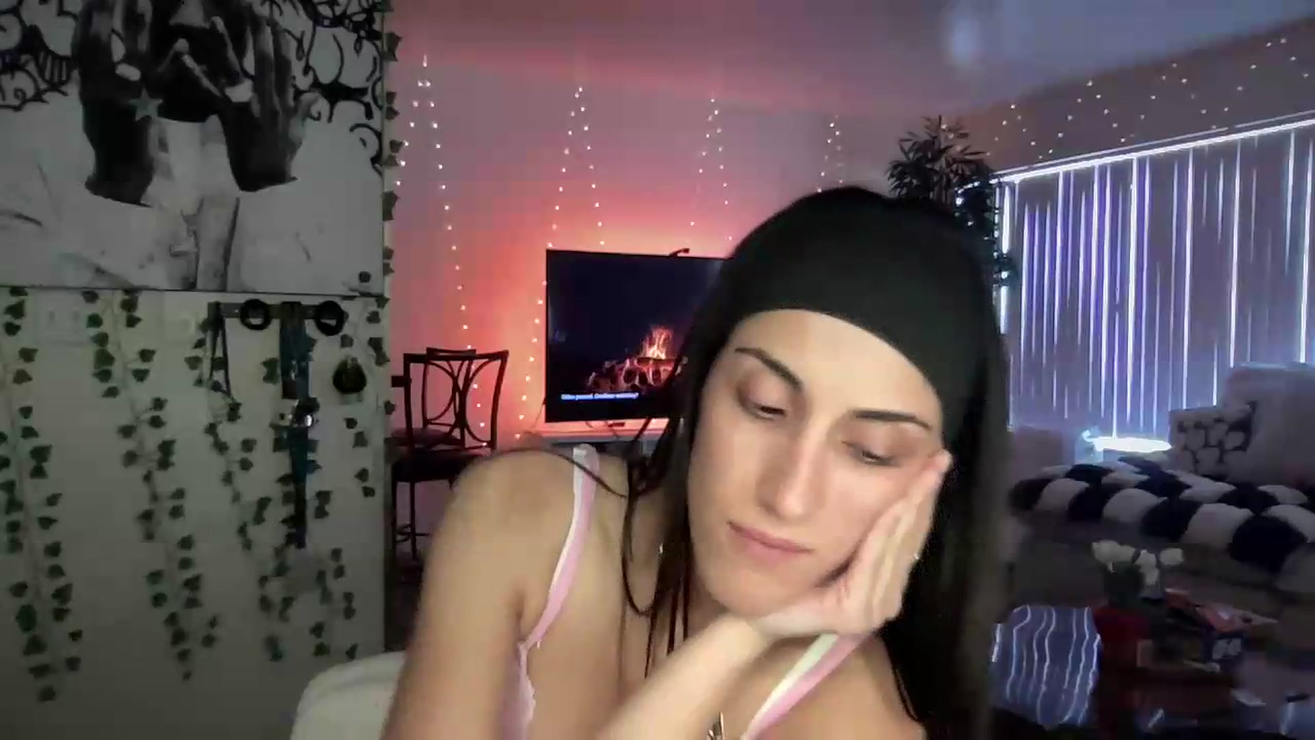 Gallery image thumbnail from LittlePersian's myfreecams stream on, 08/30/2026, 16:21 image 18 of 20