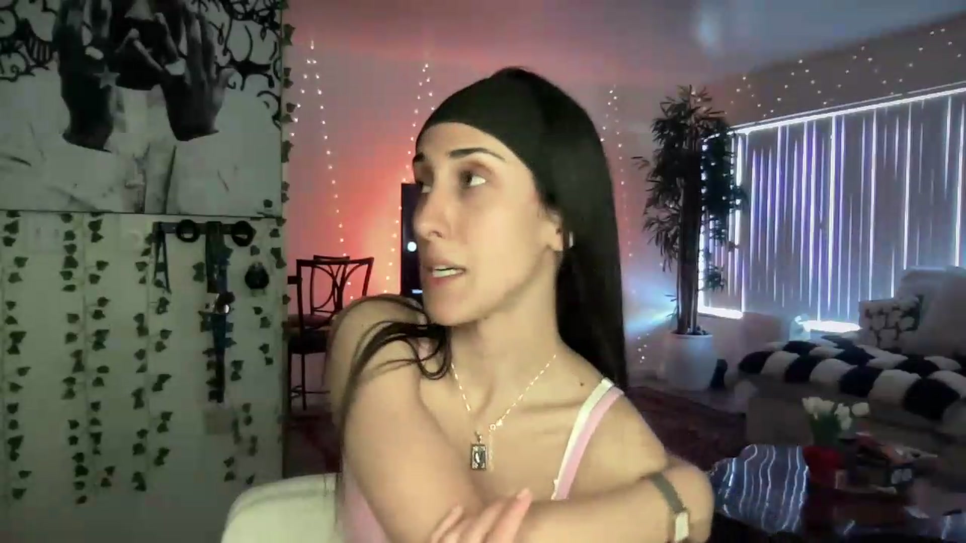 Gallery image thumbnail from LittlePersian's myfreecams stream on, 08/30/2026, 16:21 image 9 of 20