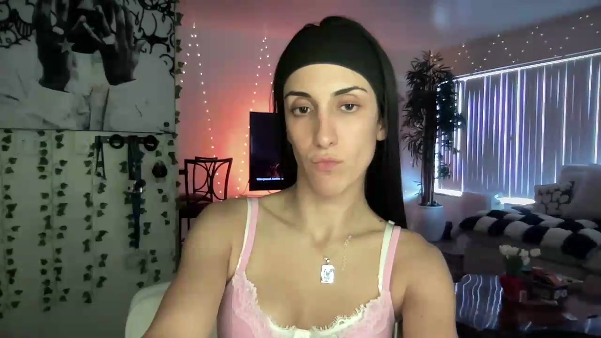 Gallery image thumbnail from LittlePersian's myfreecams stream on, 08/30/2026, 16:21 image 7 of 20
