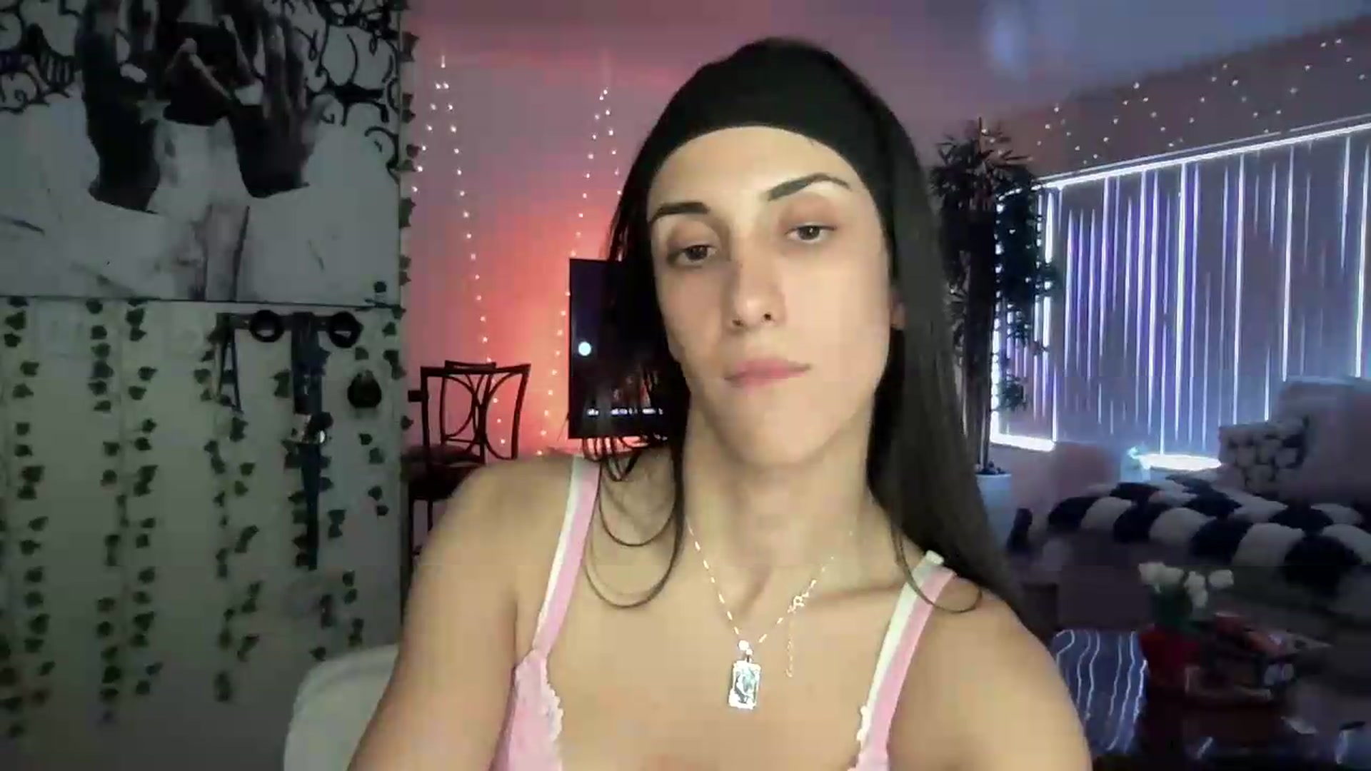 Gallery image thumbnail from LittlePersian's myfreecams stream on, 08/30/2026, 16:21 image 6 of 20