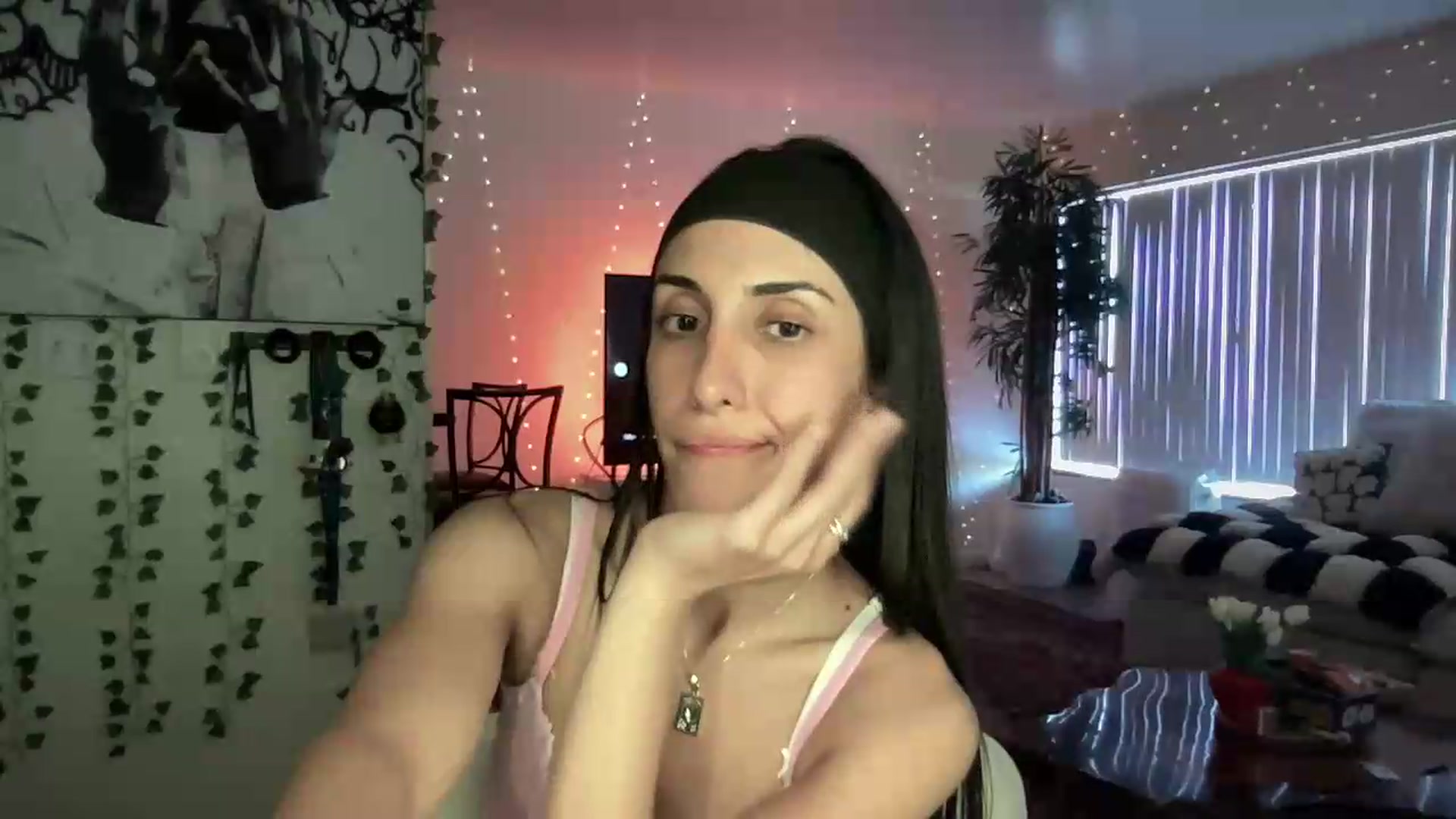 Gallery image thumbnail from LittlePersian's myfreecams stream on, 08/30/2026, 16:21 image 17 of 20