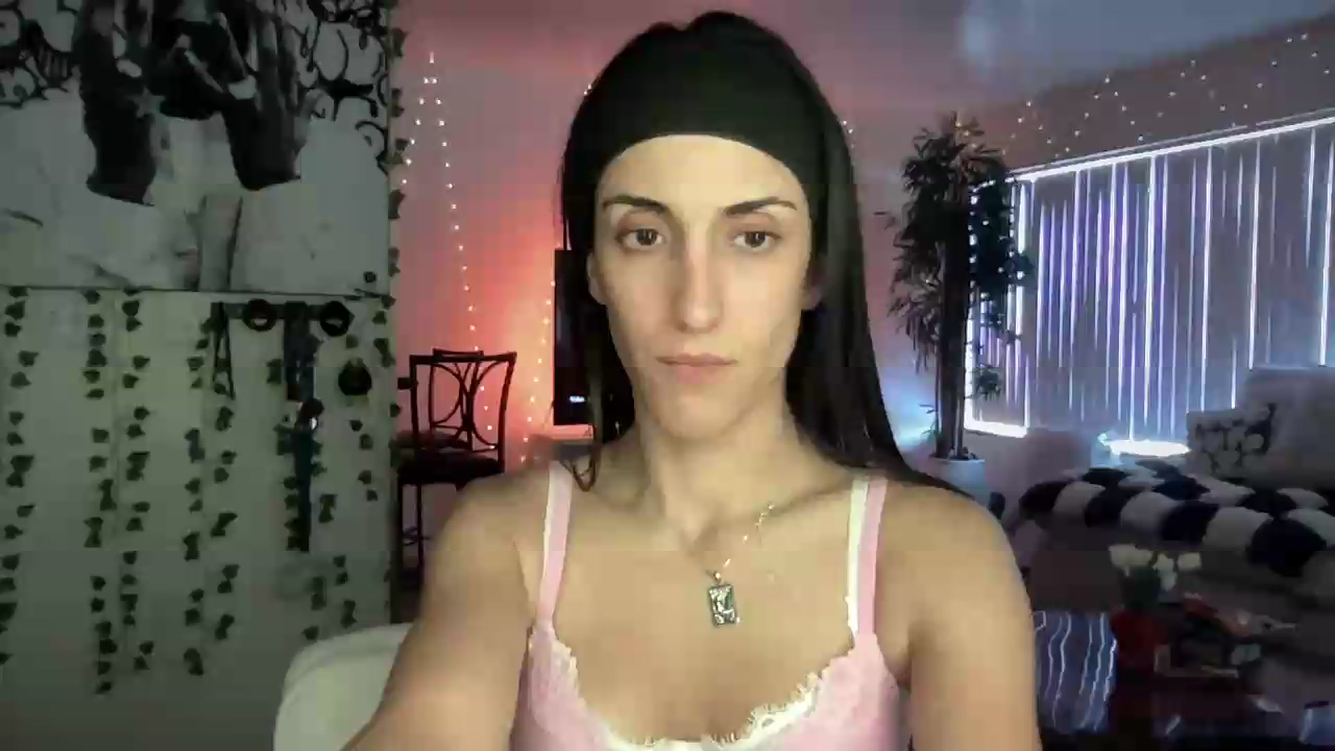 Gallery image thumbnail from LittlePersian's myfreecams stream on, 08/30/2026, 16:21 image 3 of 20