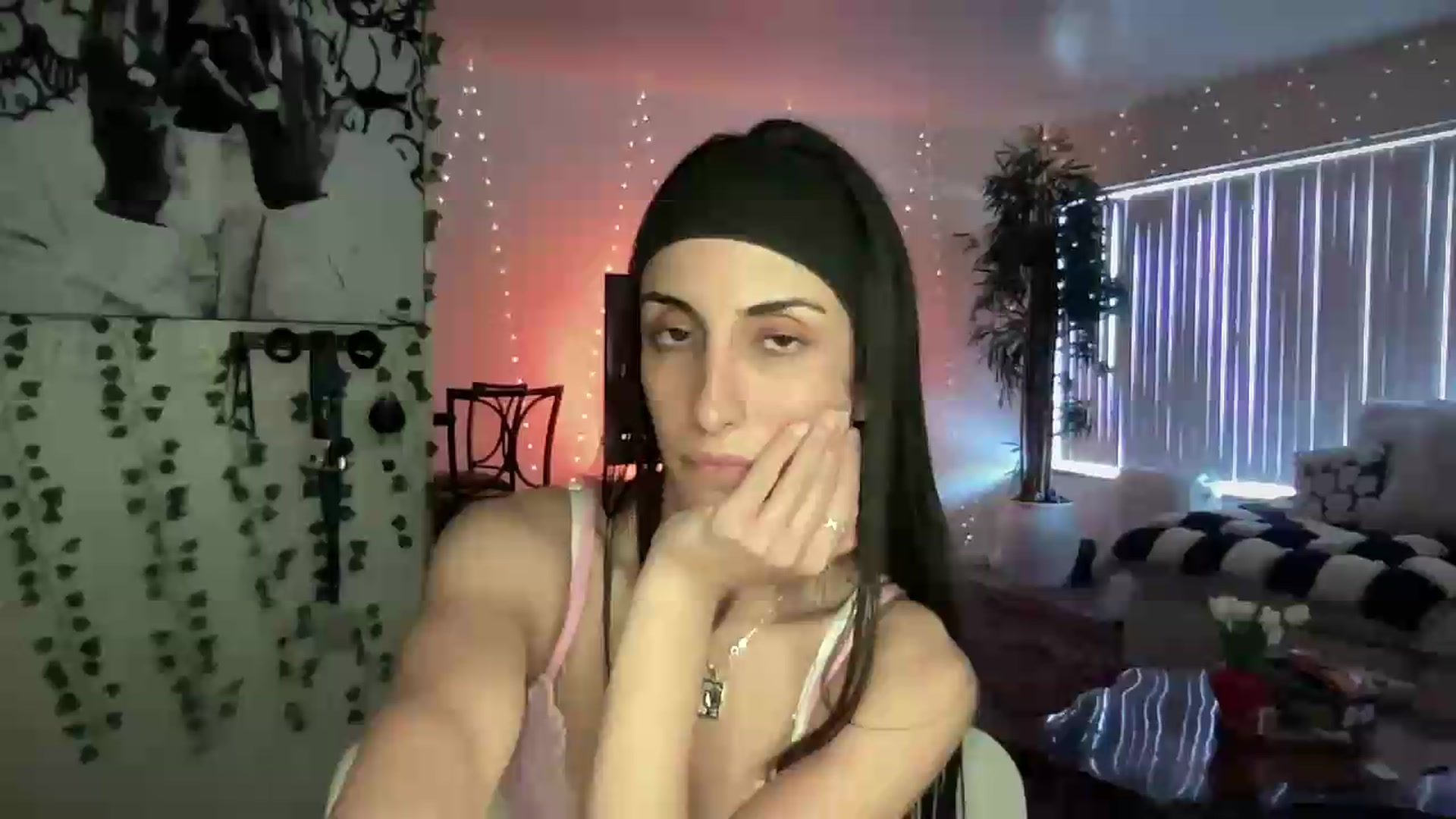 Gallery image thumbnail from LittlePersian's myfreecams stream on, 08/30/2026, 16:21 image 14 of 20