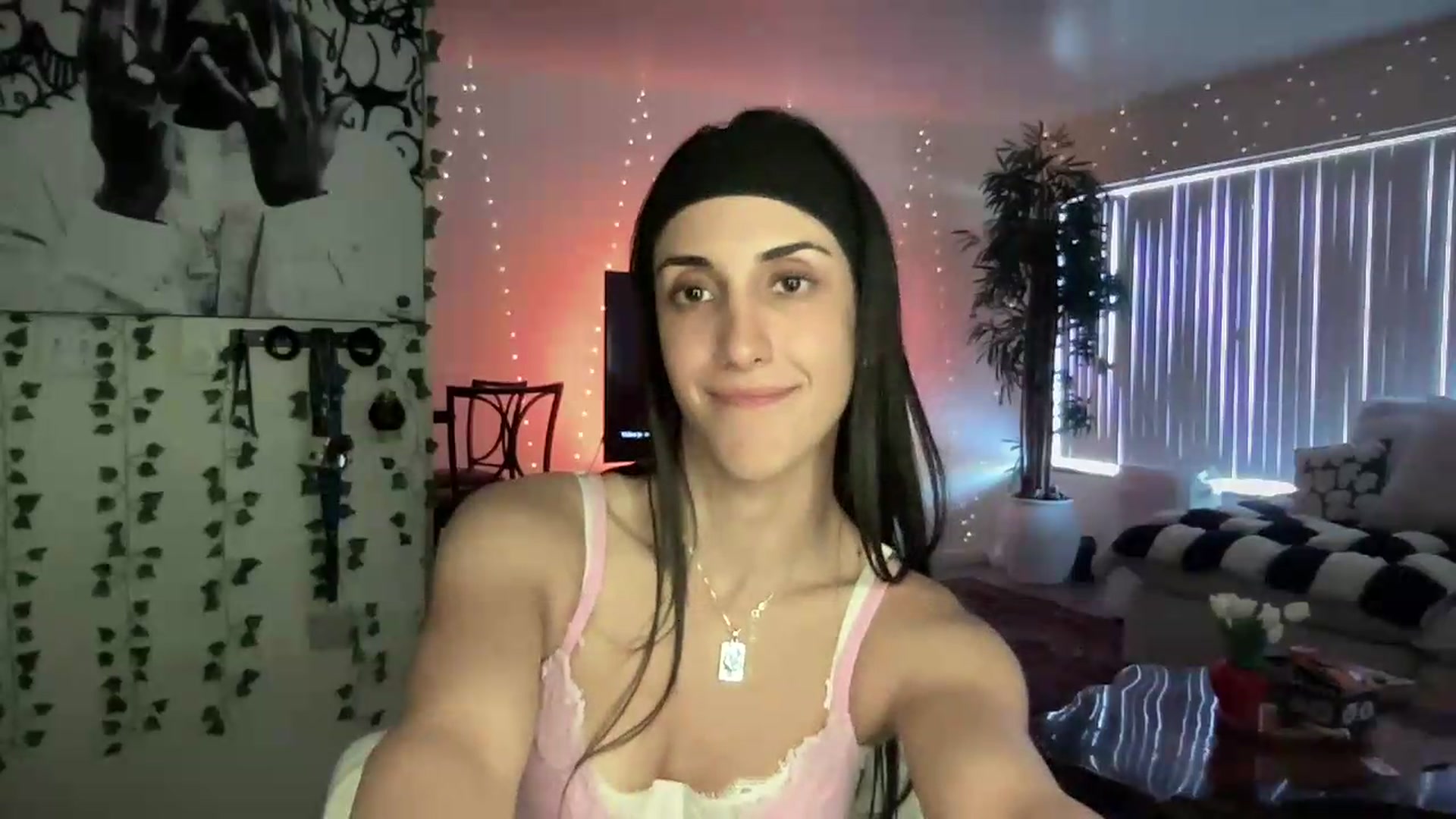 Gallery image thumbnail from LittlePersian's myfreecams stream on, 08/30/2026, 16:21 image 11 of 20