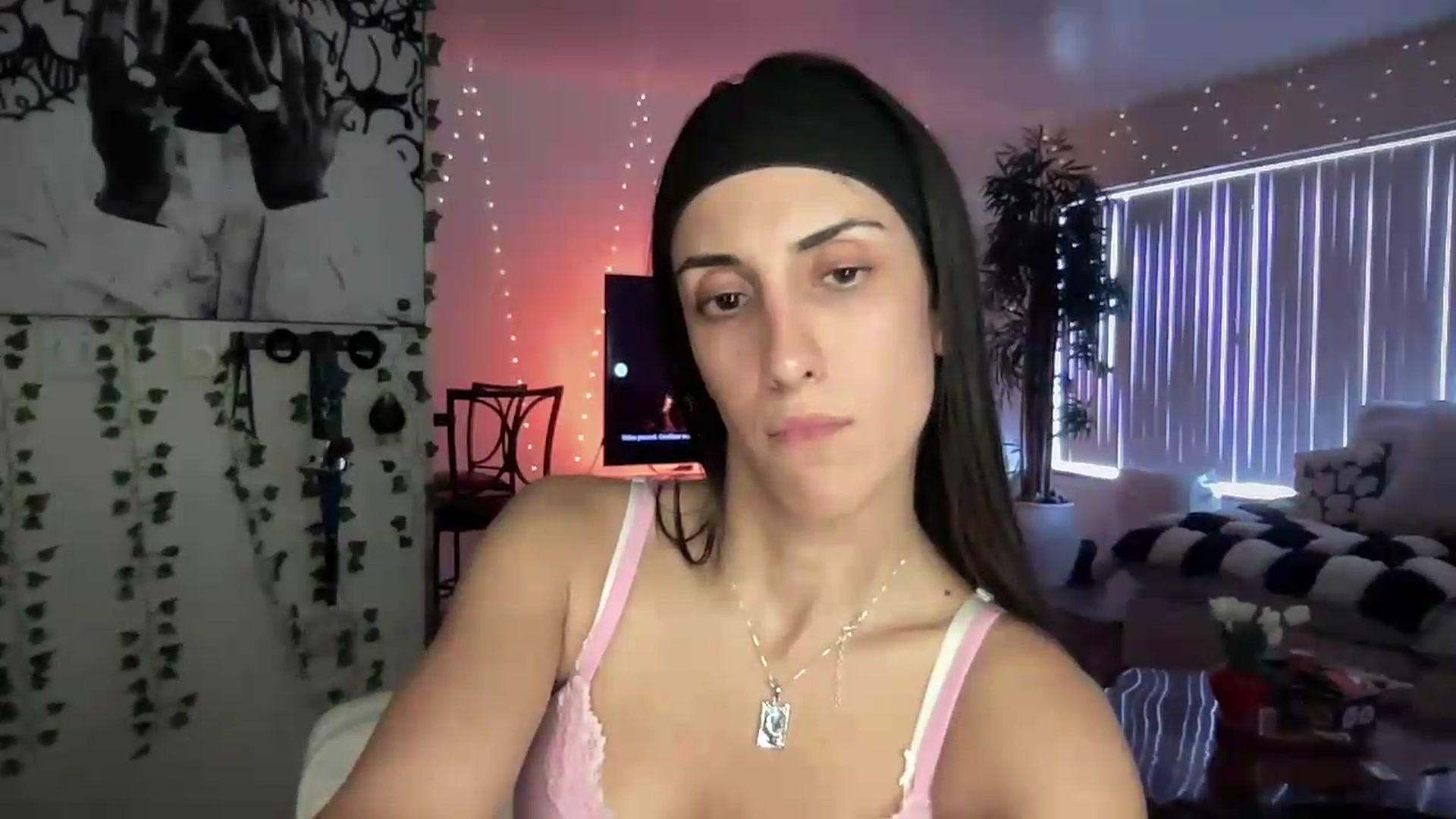 Gallery image thumbnail from LittlePersian's myfreecams stream on, 08/30/2026, 16:21 image 2 of 20